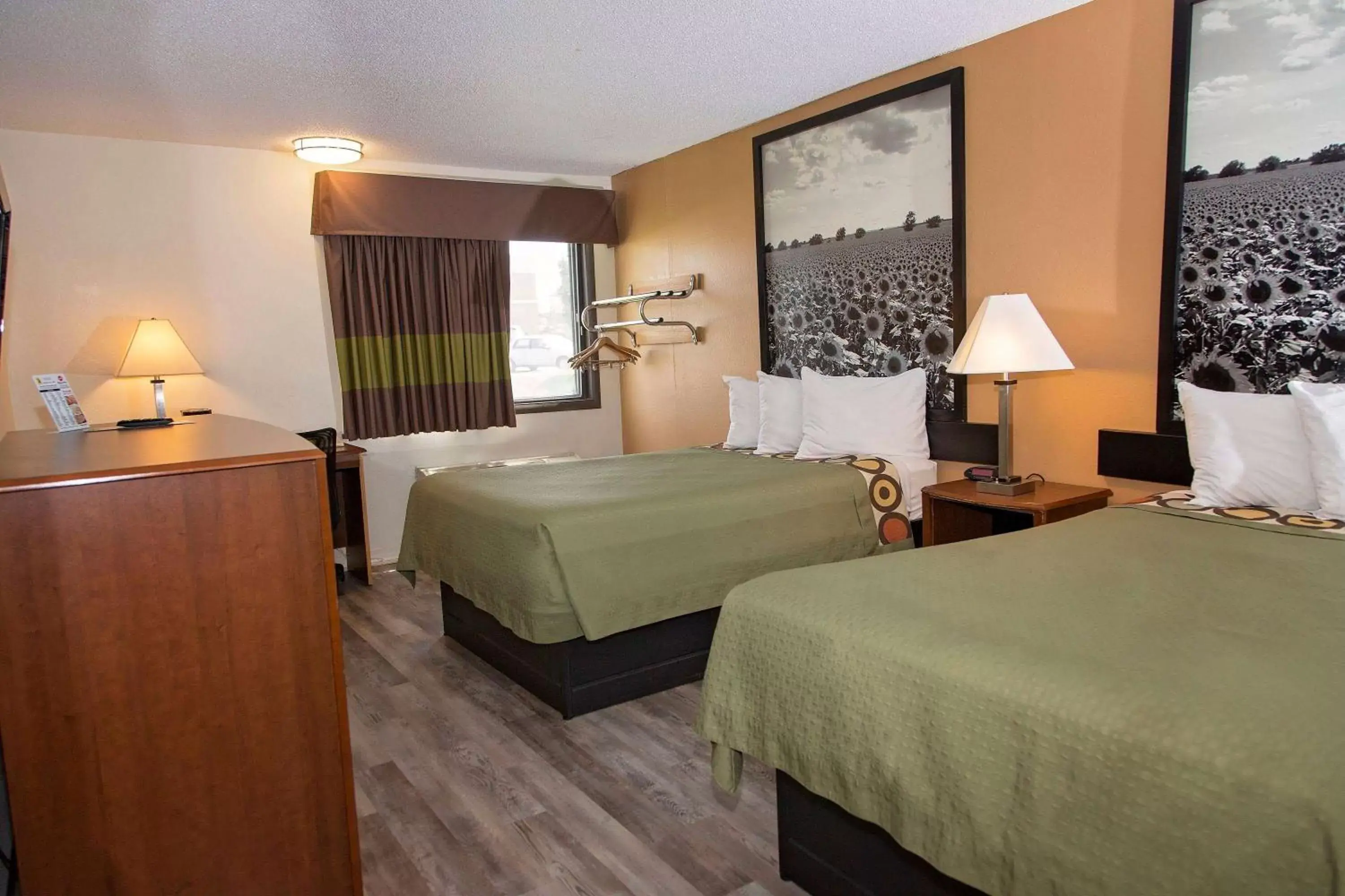 Photo of the whole room, Bed in Super 8 by Wyndham Concordia