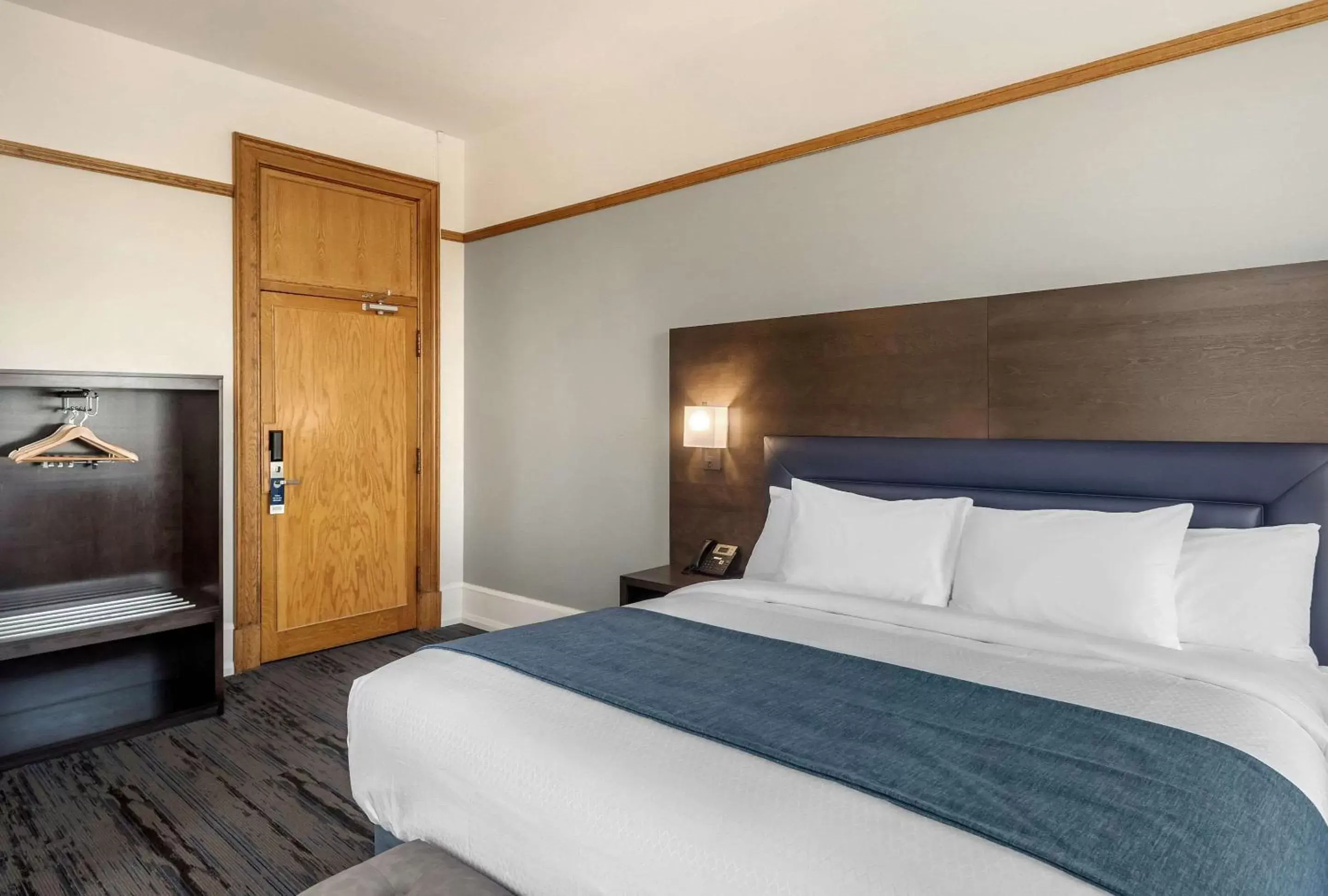 Photo of the whole room, Bed in The Courthouse Hotel, Ascend Hotel Collection