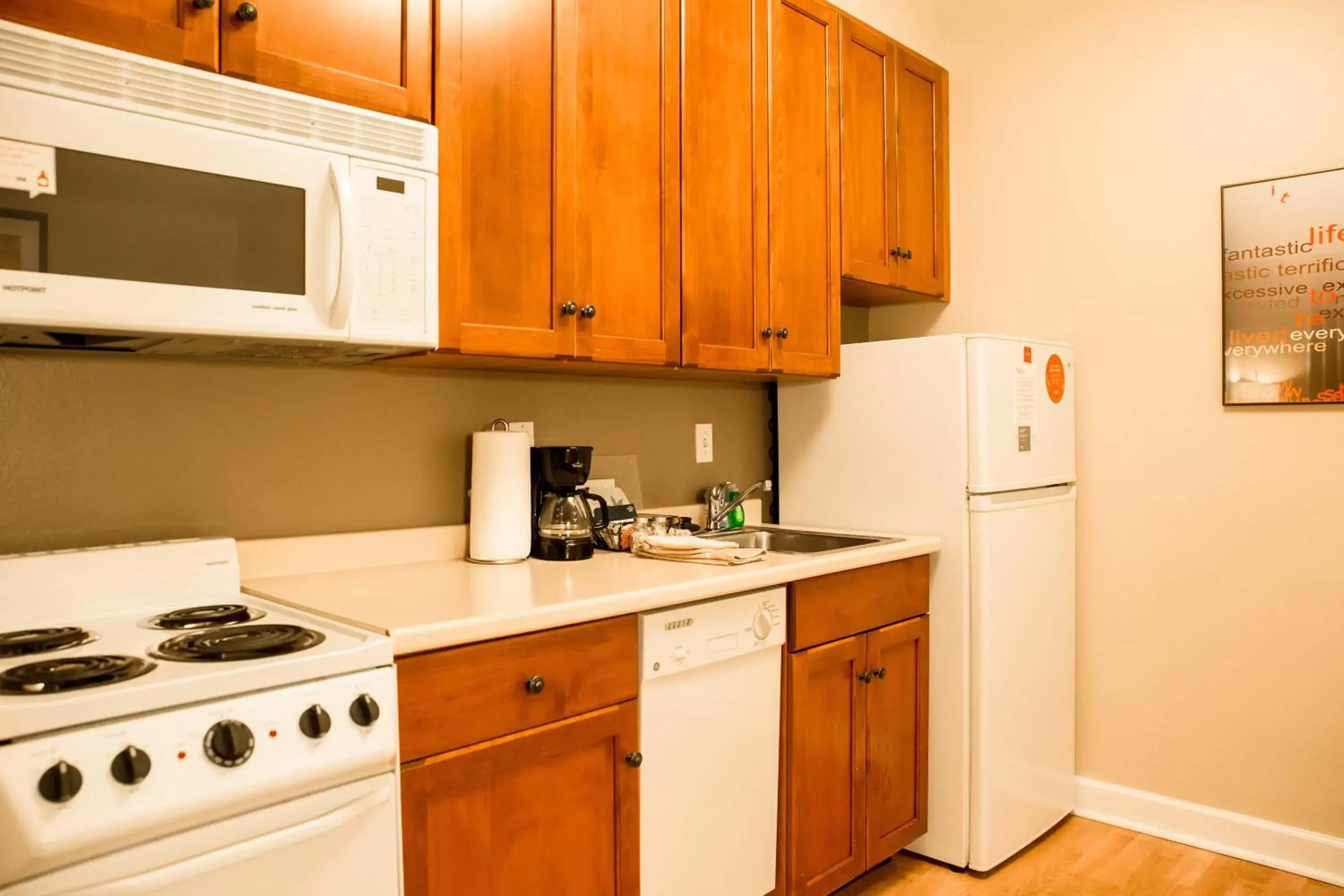 Bedroom, Kitchen/Kitchenette in TownePlace Suites Fredericksburg