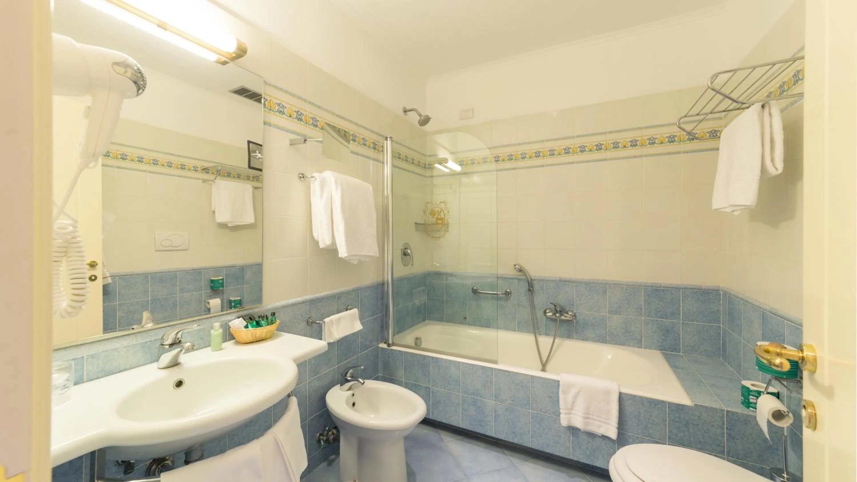 Shower in Hotel Iaccarino