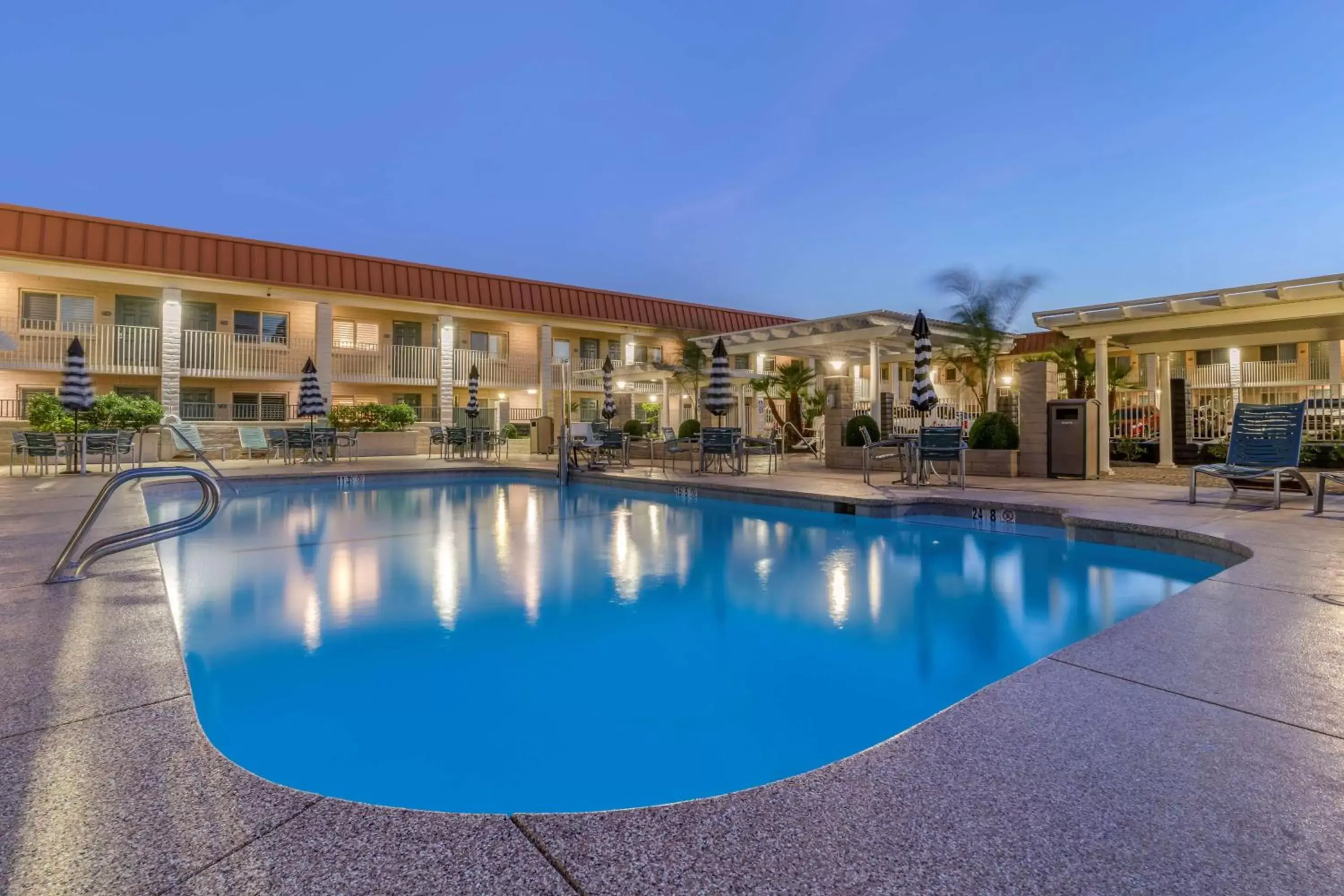 Pool view, Swimming Pool in Best Western Plus Hilltop Inn