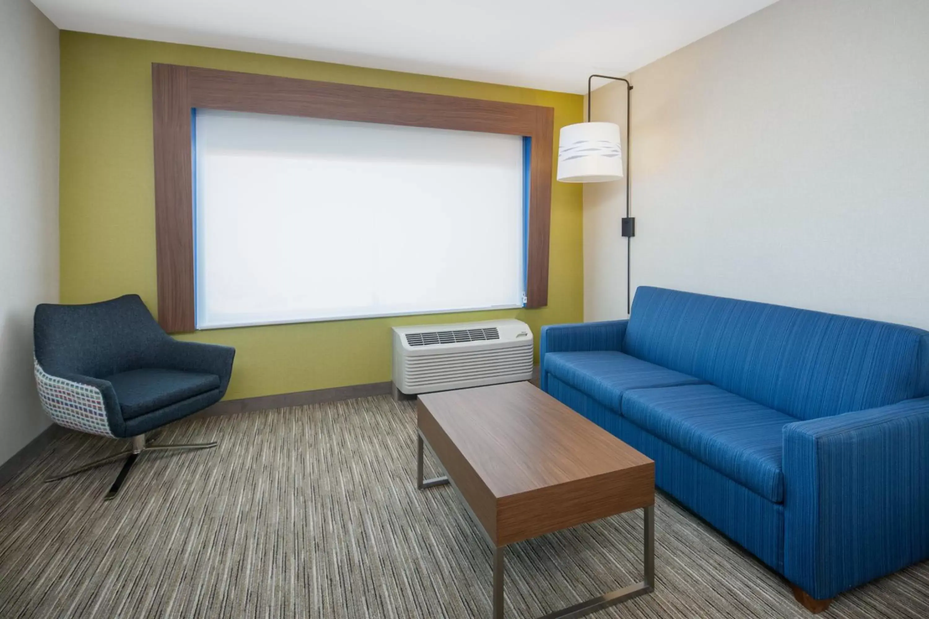 Photo of the whole room, Seating Area in Holiday Inn Express & Suites - Chico, an IHG Hotel