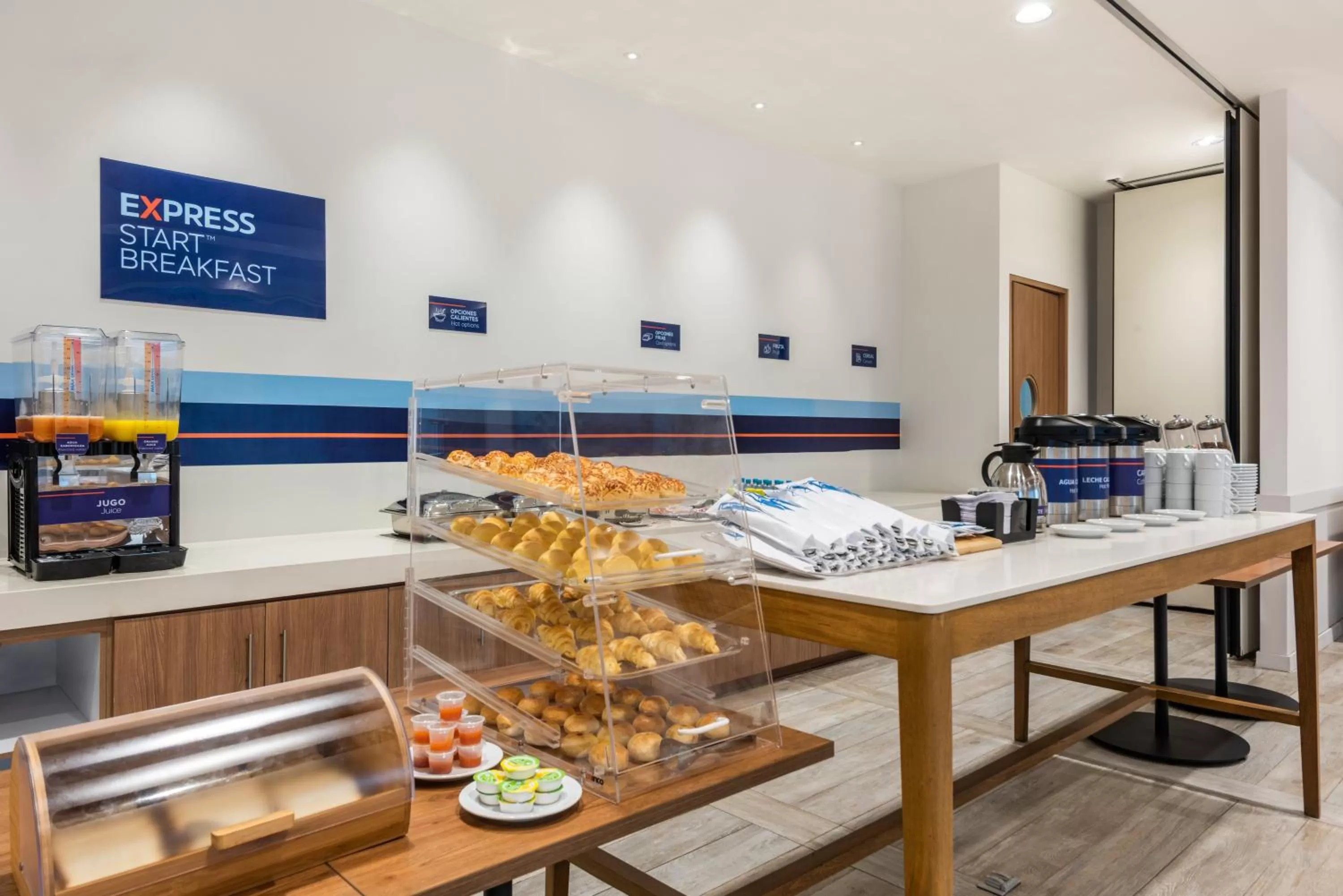 Breakfast in Holiday Inn Express Cartagena Manga by IHG