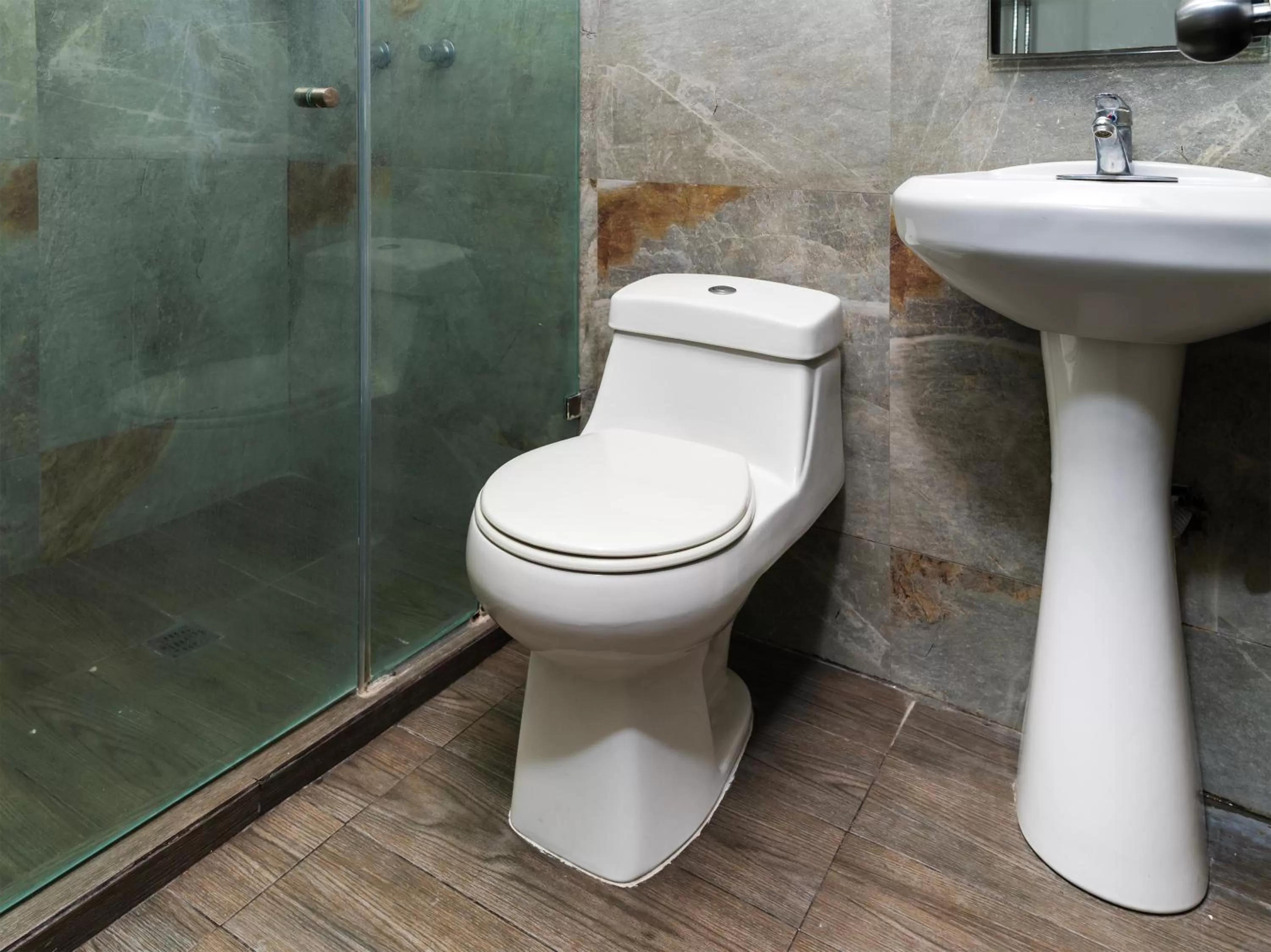 Bathroom in ADHOC Express