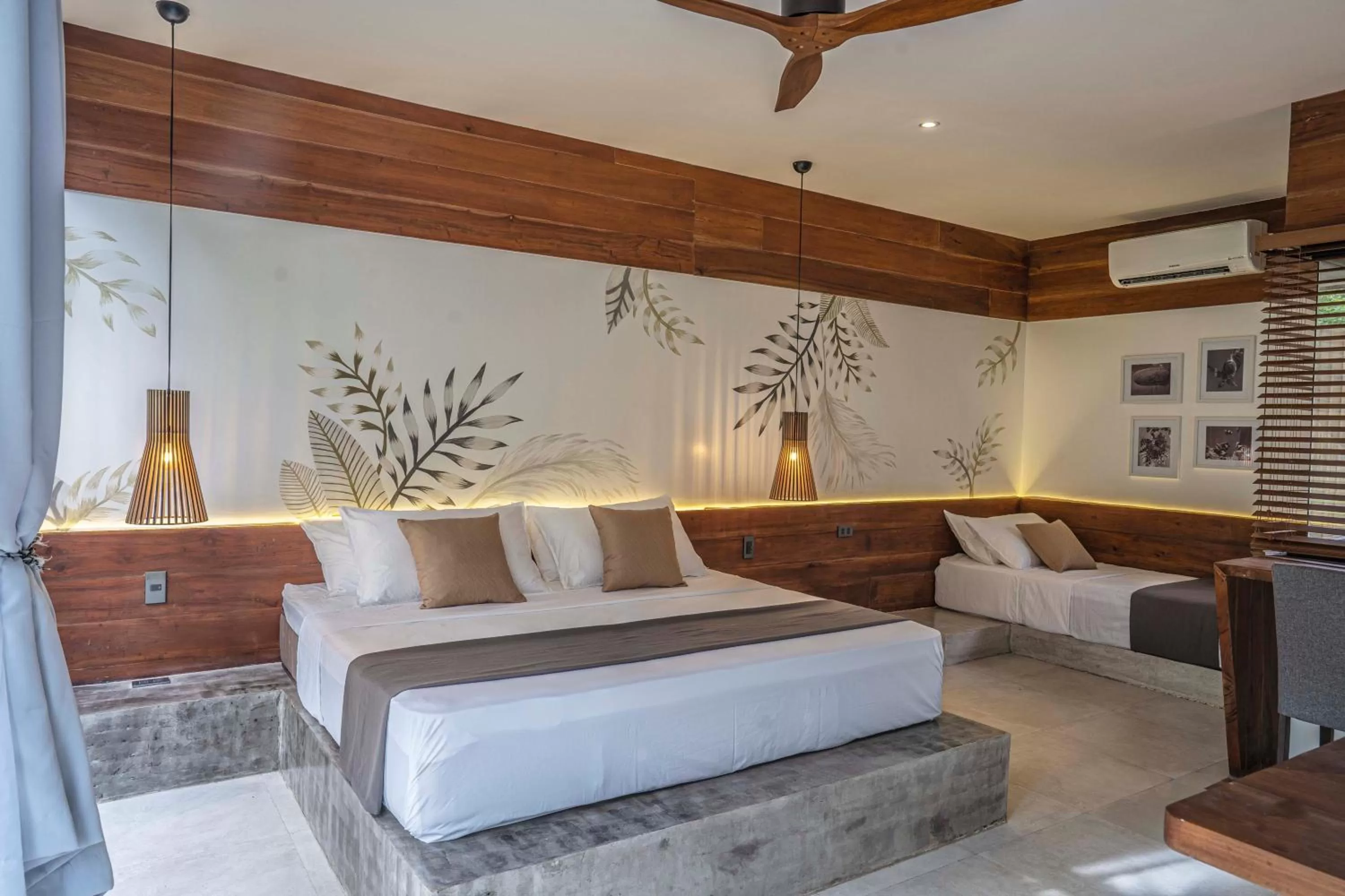 Bed in Bird of Paradise