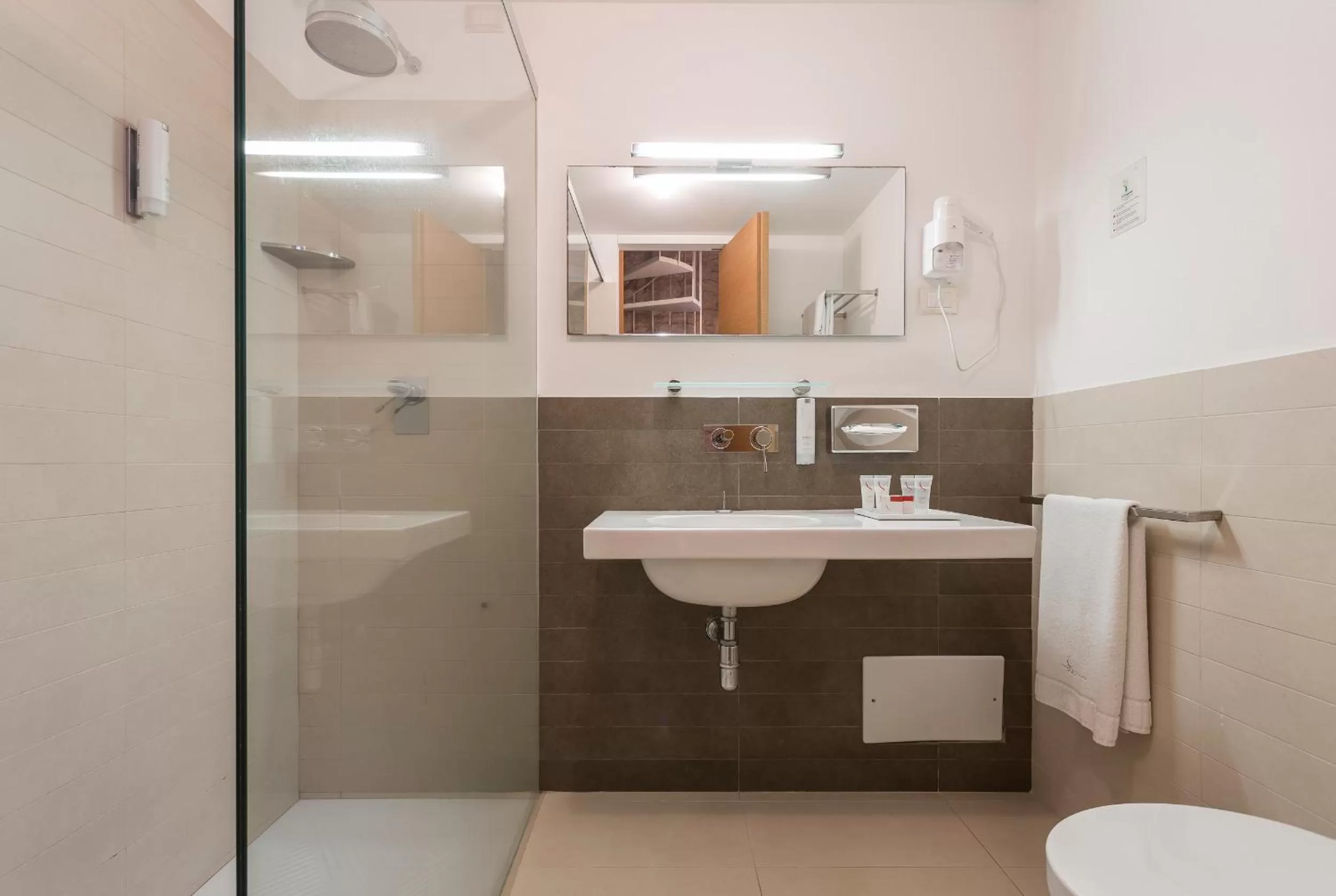 Shower in Hotel Villa Carlotta