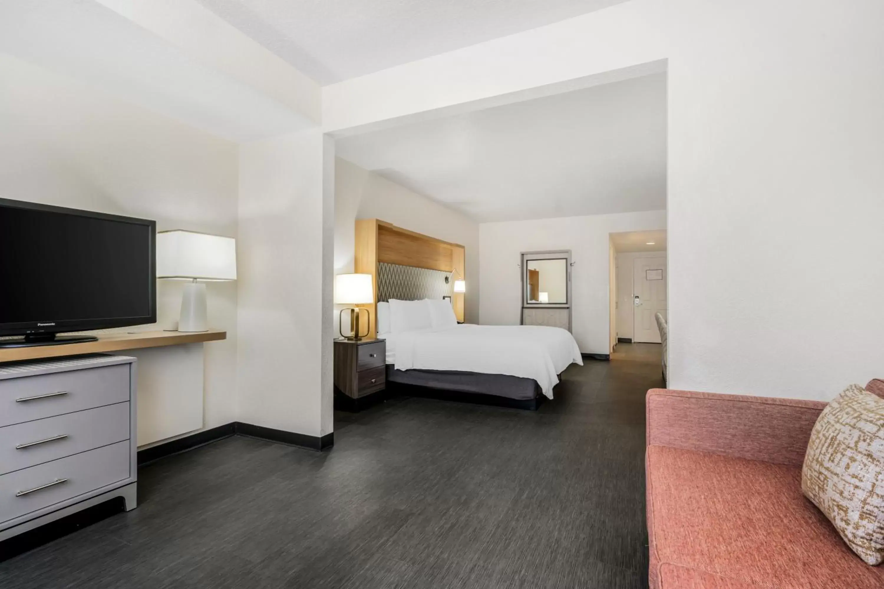 Bed in Holiday Inn Orlando International Dr-ICON by IHG Bed in Holiday Inn Orlando International Dr-ICON by IHG