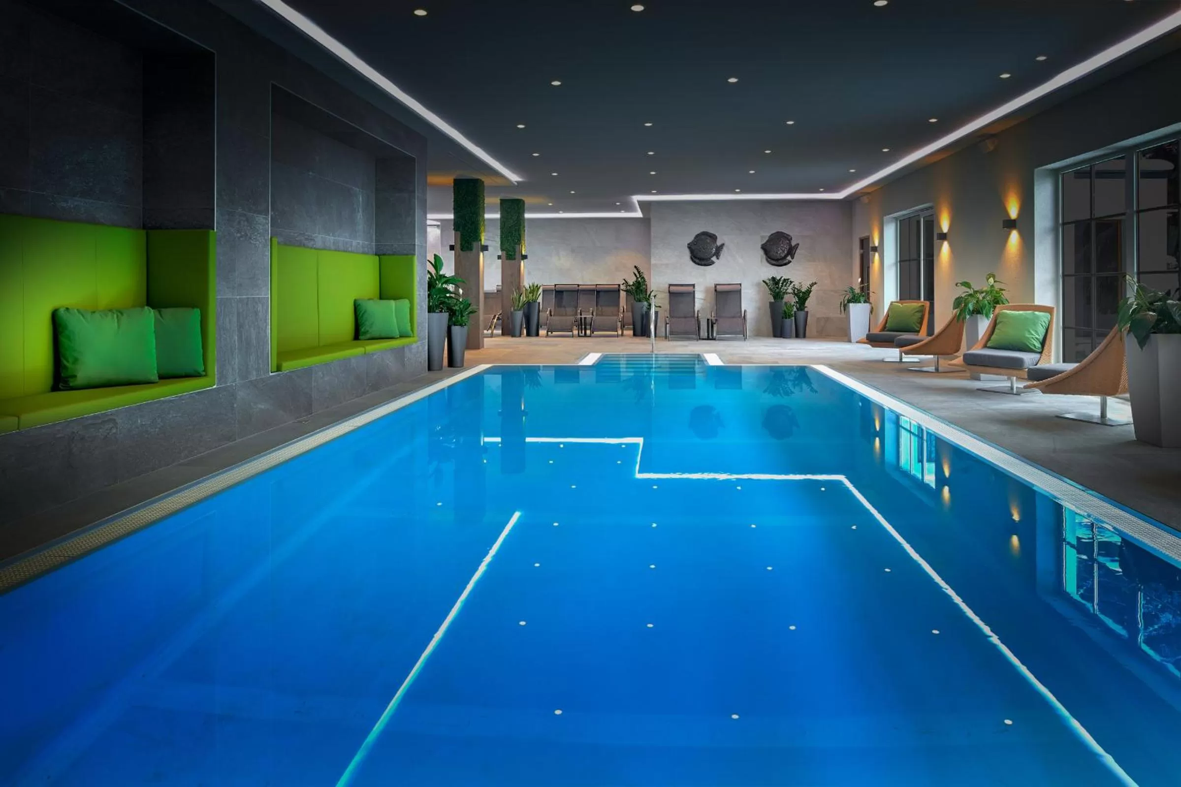 Swimming pool in ever grün KAPRUN