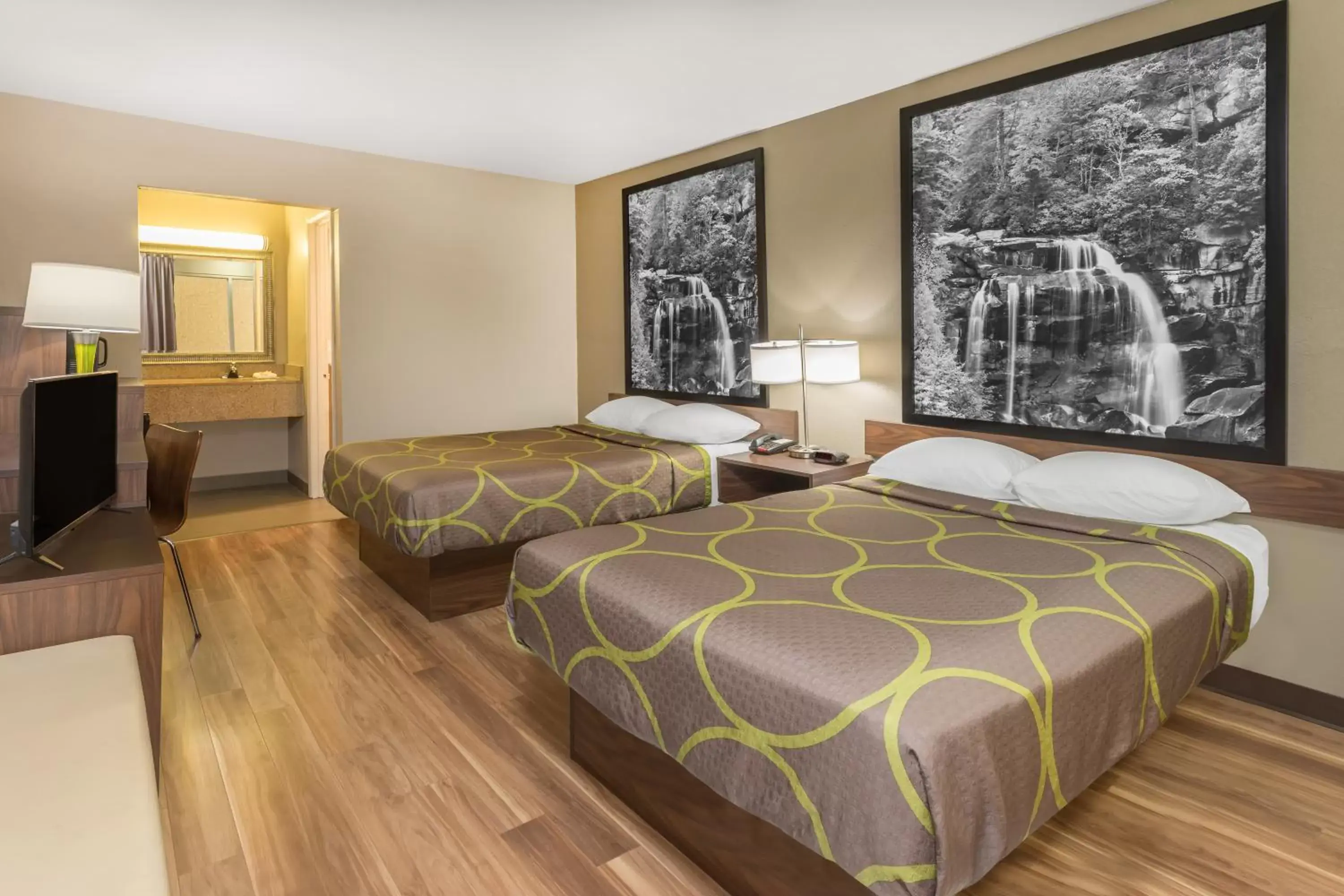 Bed in Super 8 by Wyndham Asheville Airport