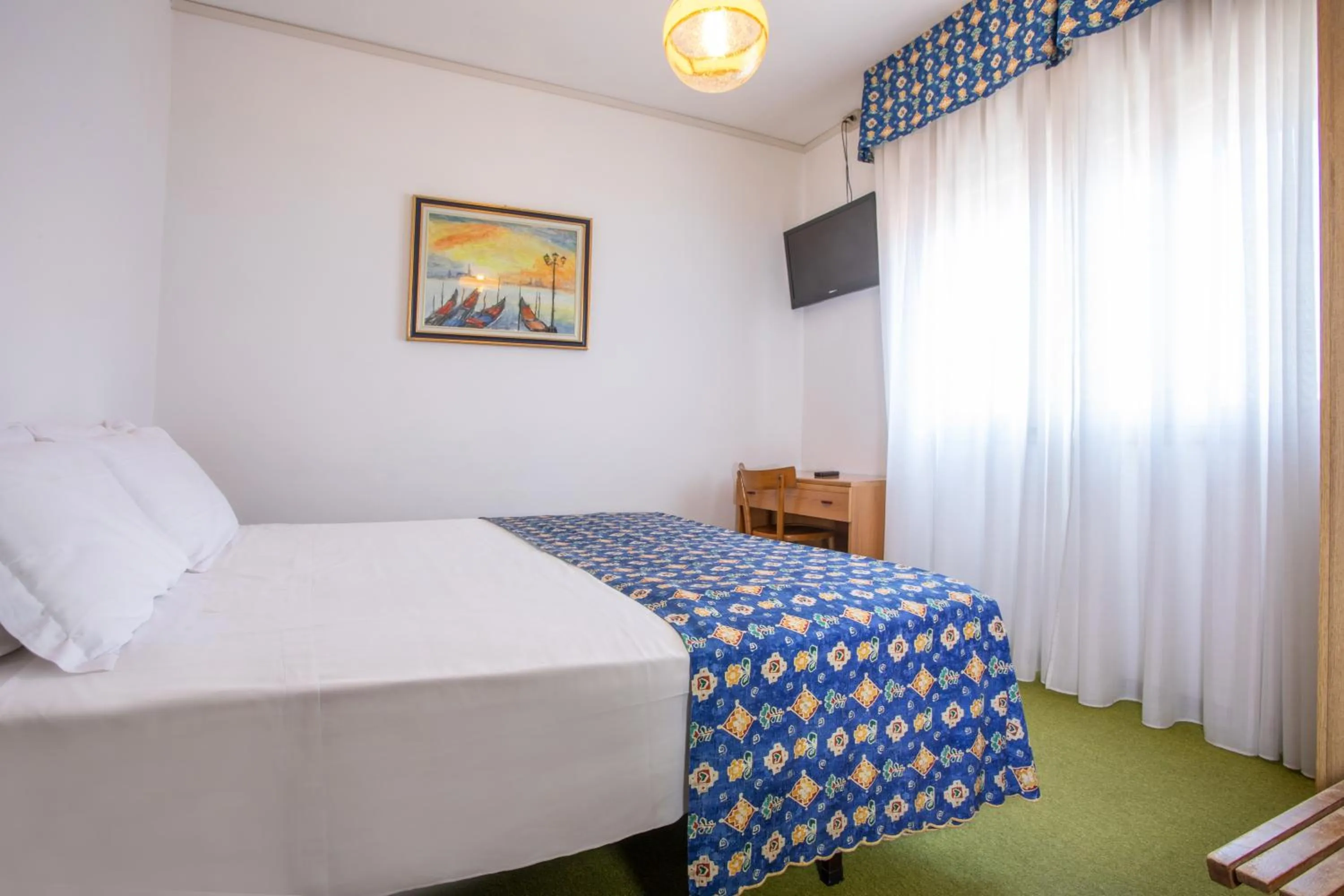 TV and multimedia, Bed in Hotel Diana