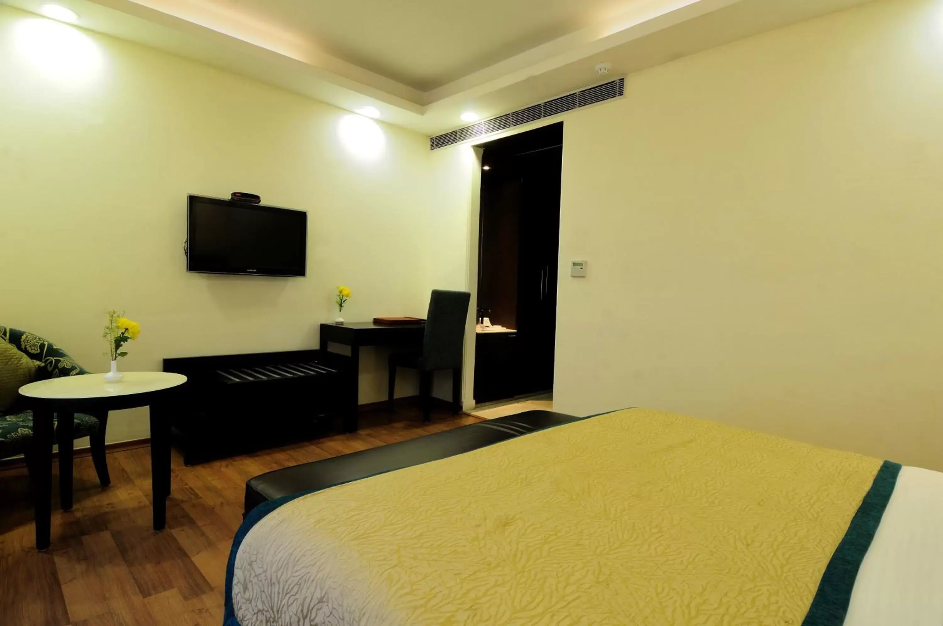 TV and multimedia, Bed in The Grand Orion - Kailash Colony