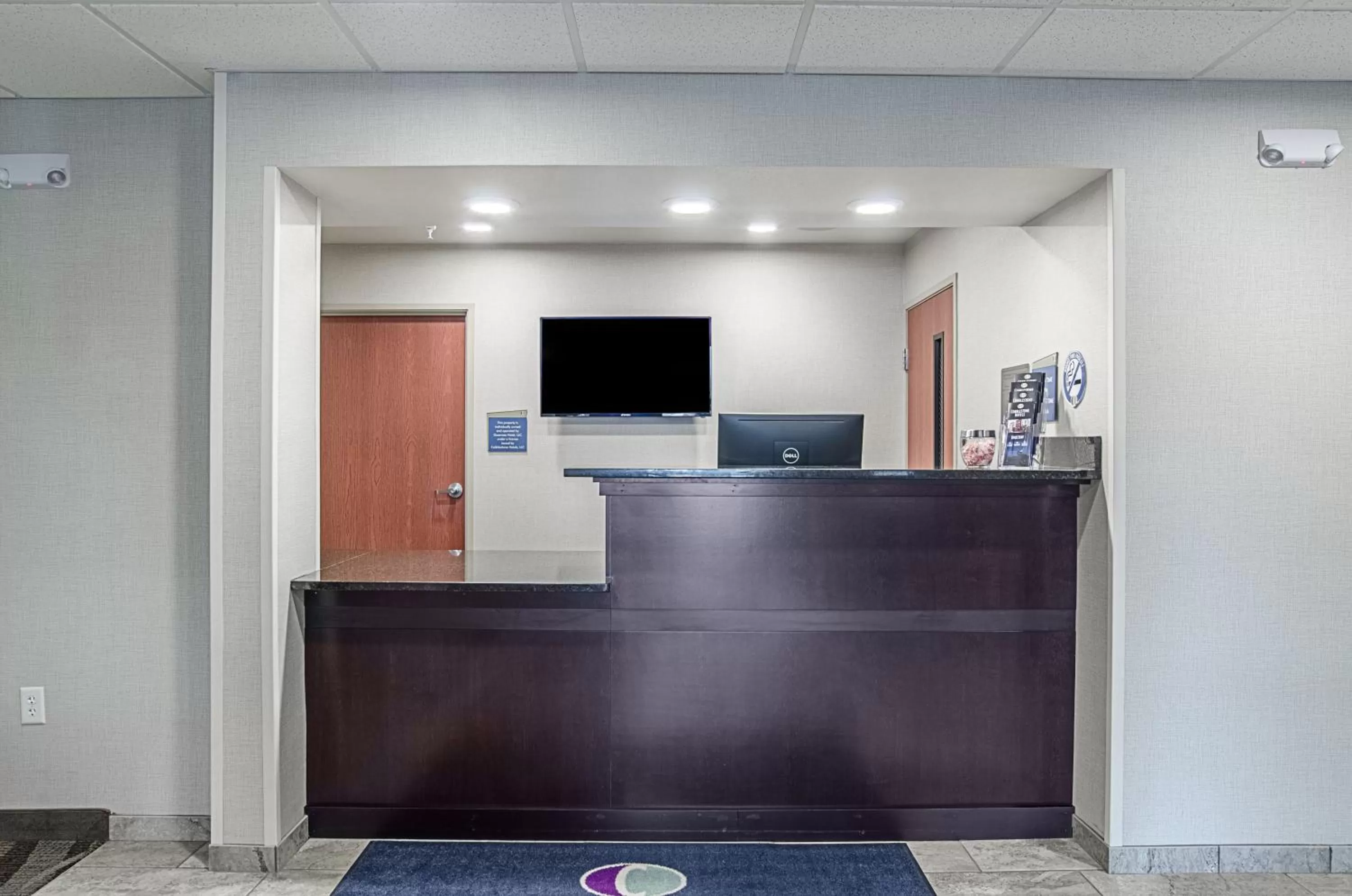 Lobby or reception in Cobblestone Inn & Suites - Guernsey