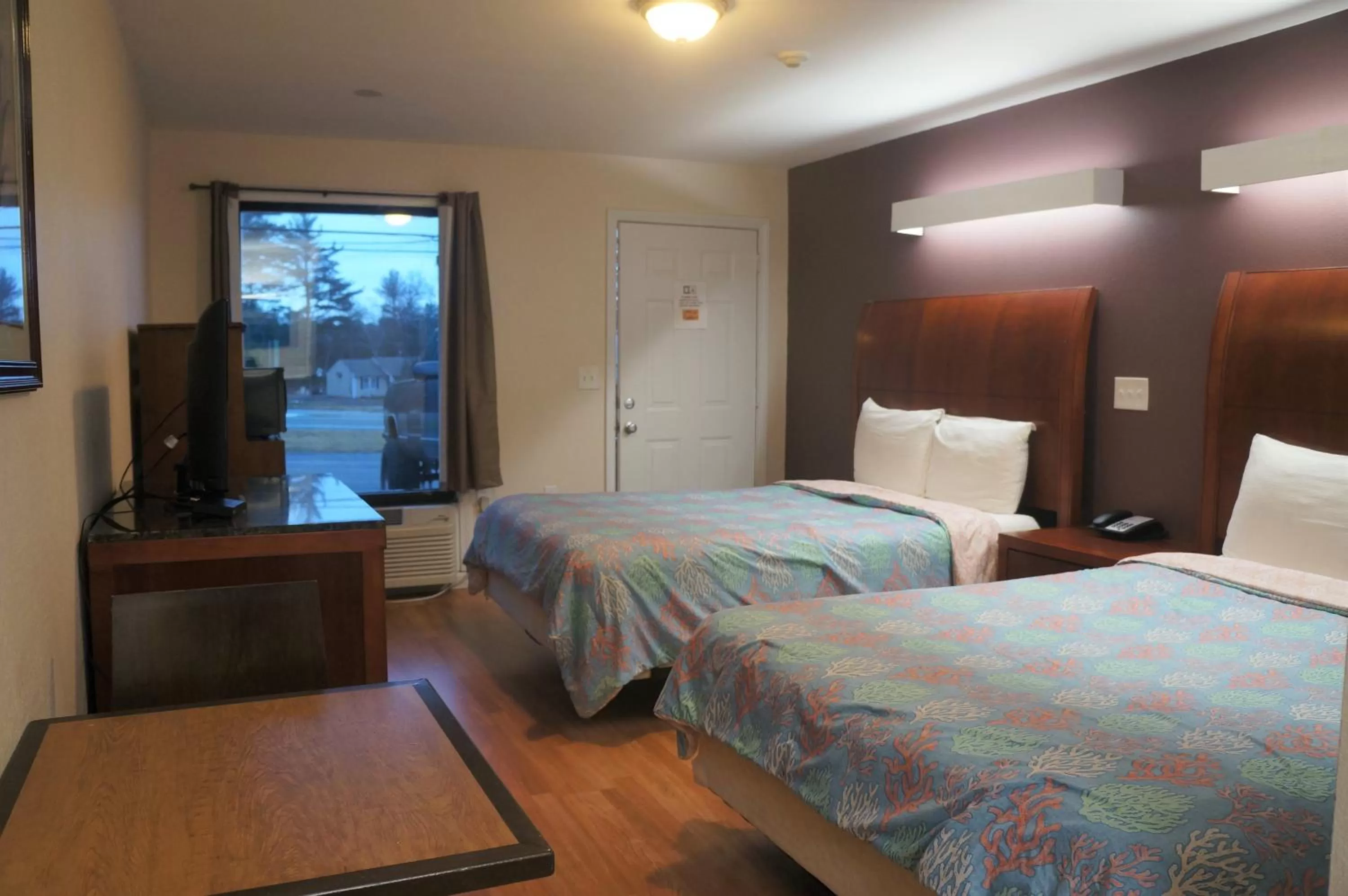 View (from property/room), Bed in Classic Motor Lodge Providence - West Greenwich