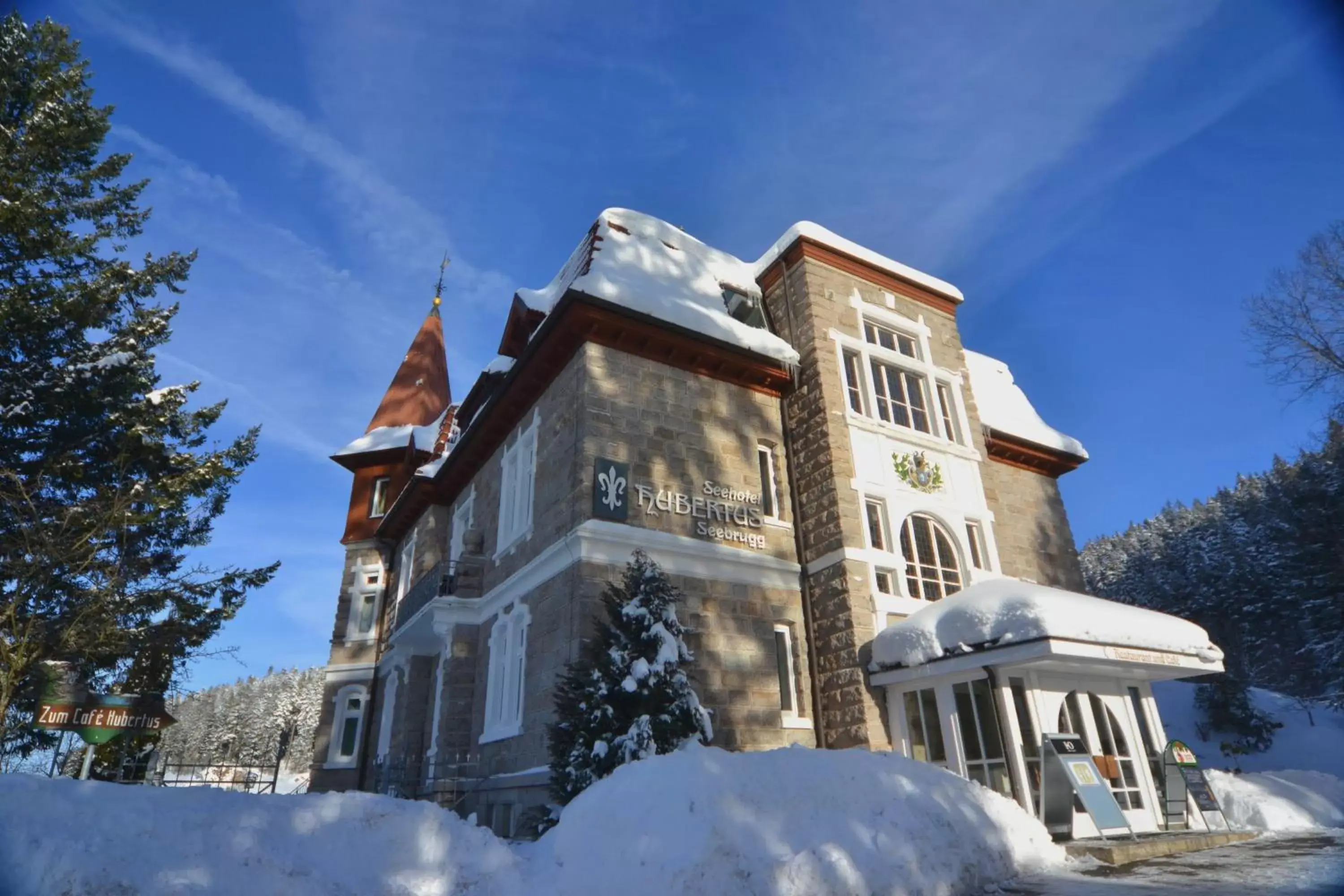 Property building, Winter in Seehotel Hubertus