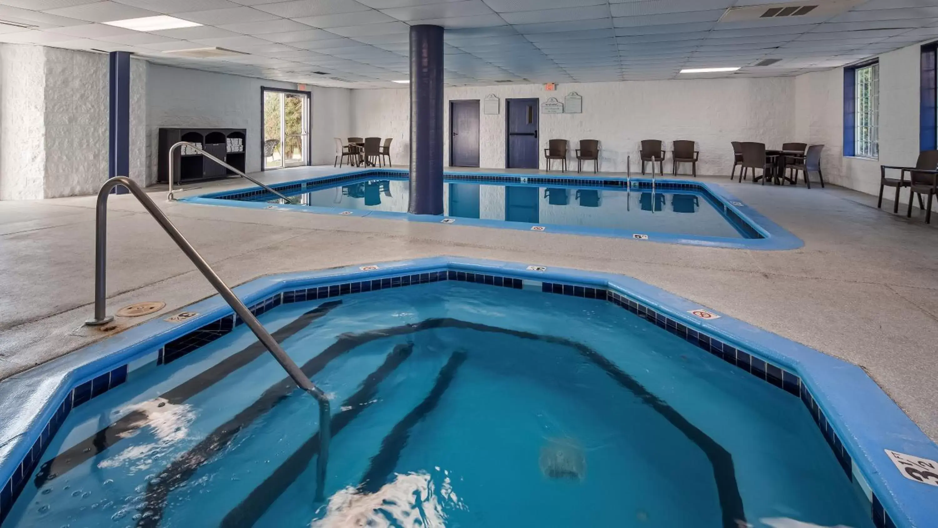 Swimming Pool in Charlevoix Inn & Suites SureStay Collection by Best Western