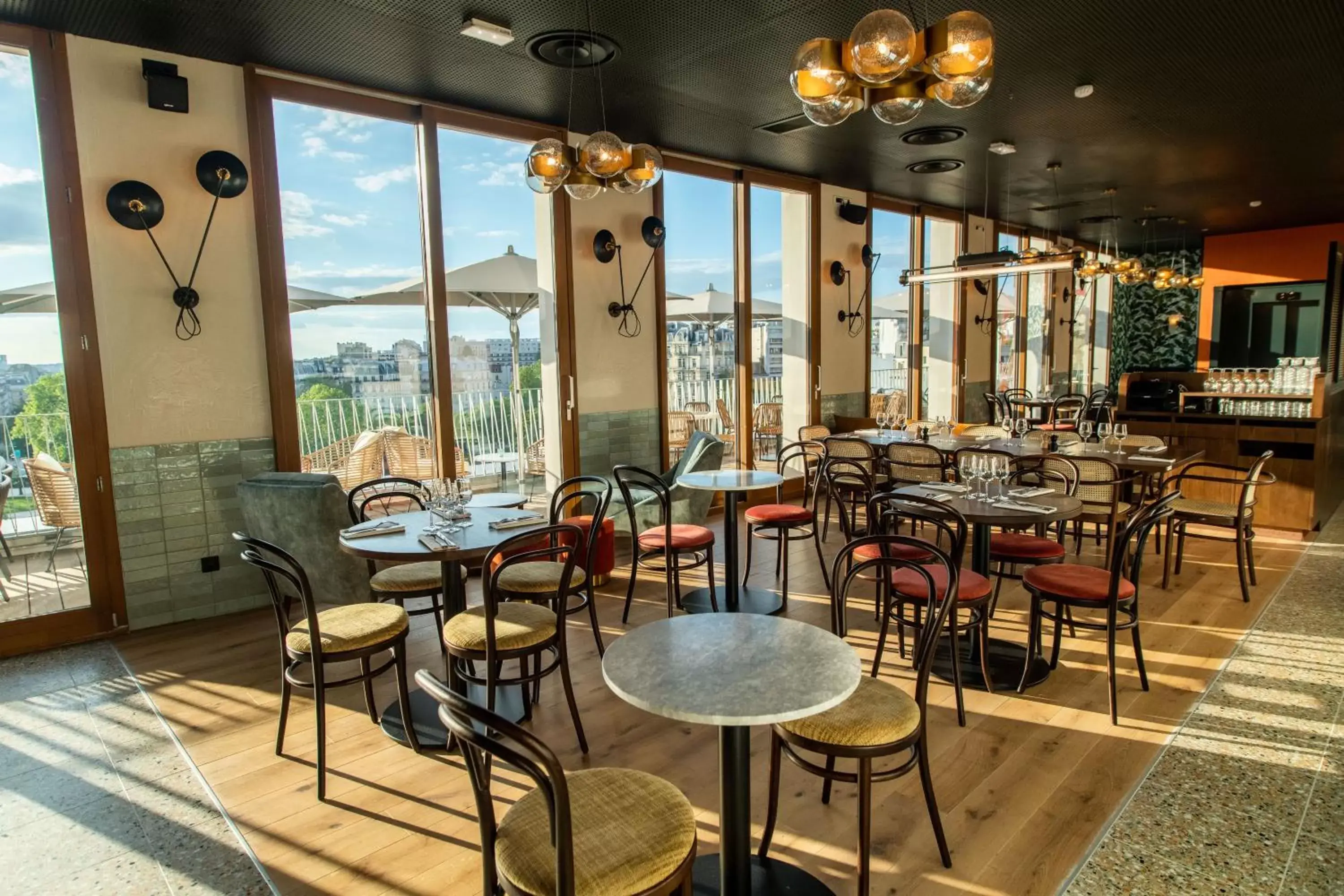 Lounge or bar in The People - Paris Nation Lounge or bar in The People - Paris Nation