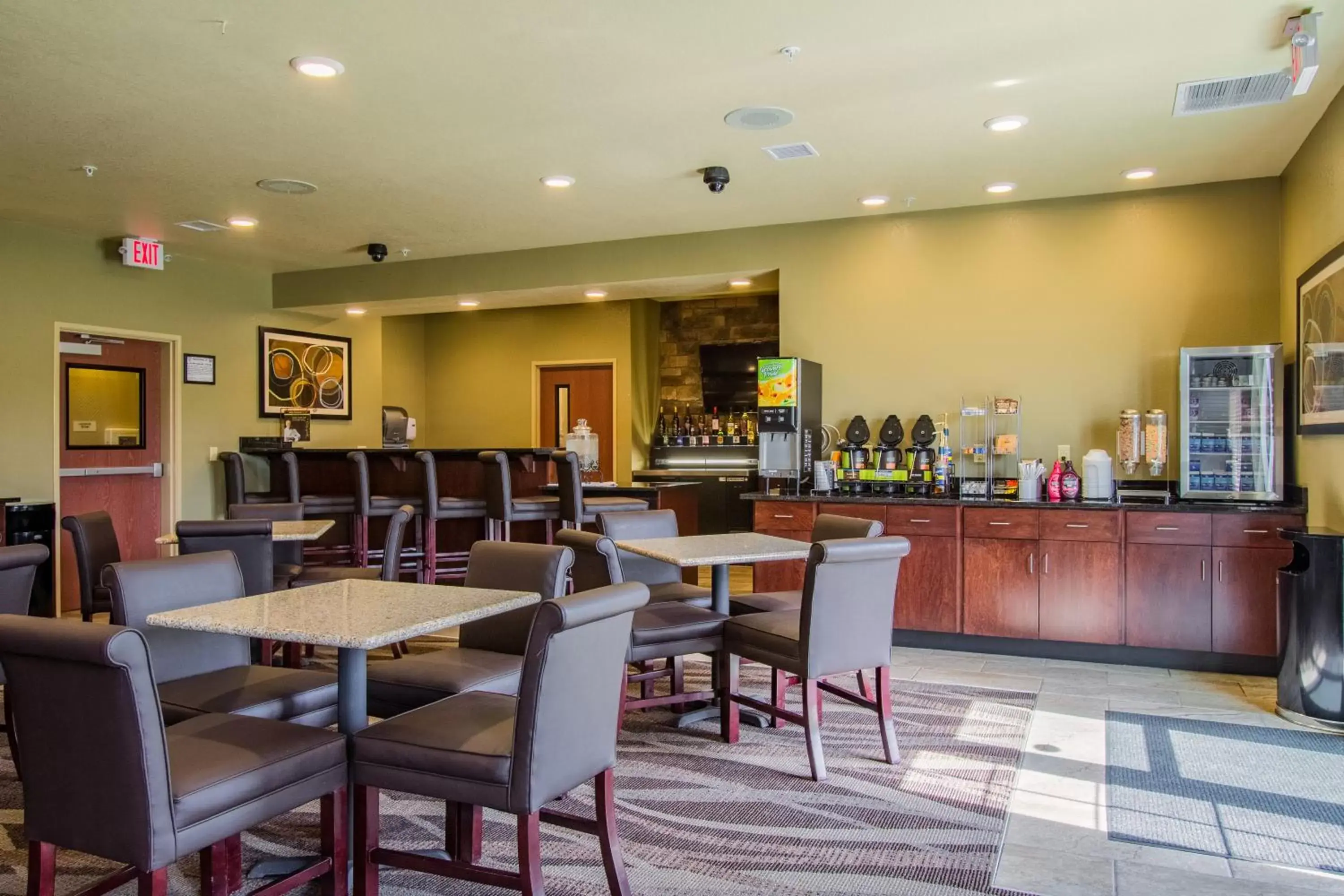 Buffet breakfast, Restaurant/Places to Eat in Cobblestone Hotel & Suites - Orrville