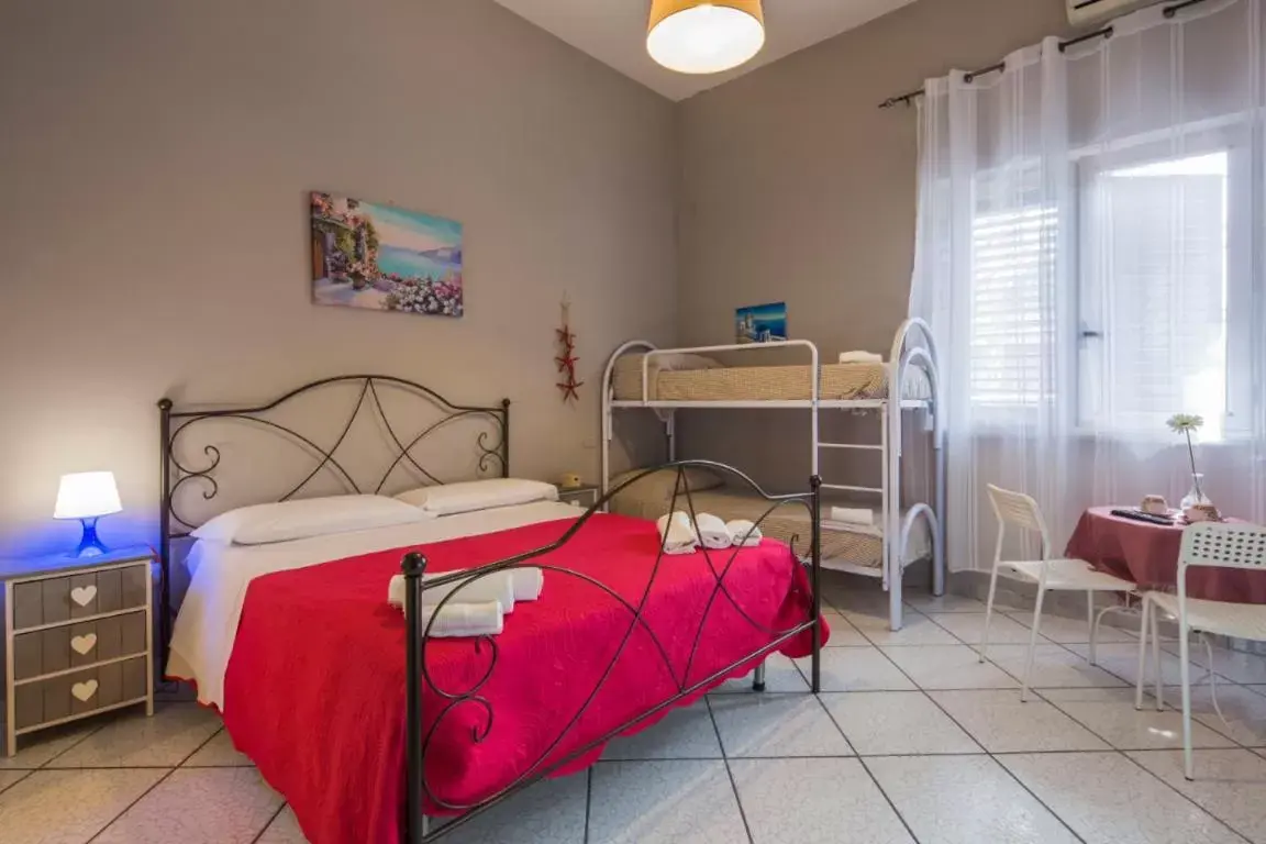 Quadruple Room with Private Bathroom - single occupancy in B&B President Quadruple Room with Private Bathroom - single occupancy in B&B President