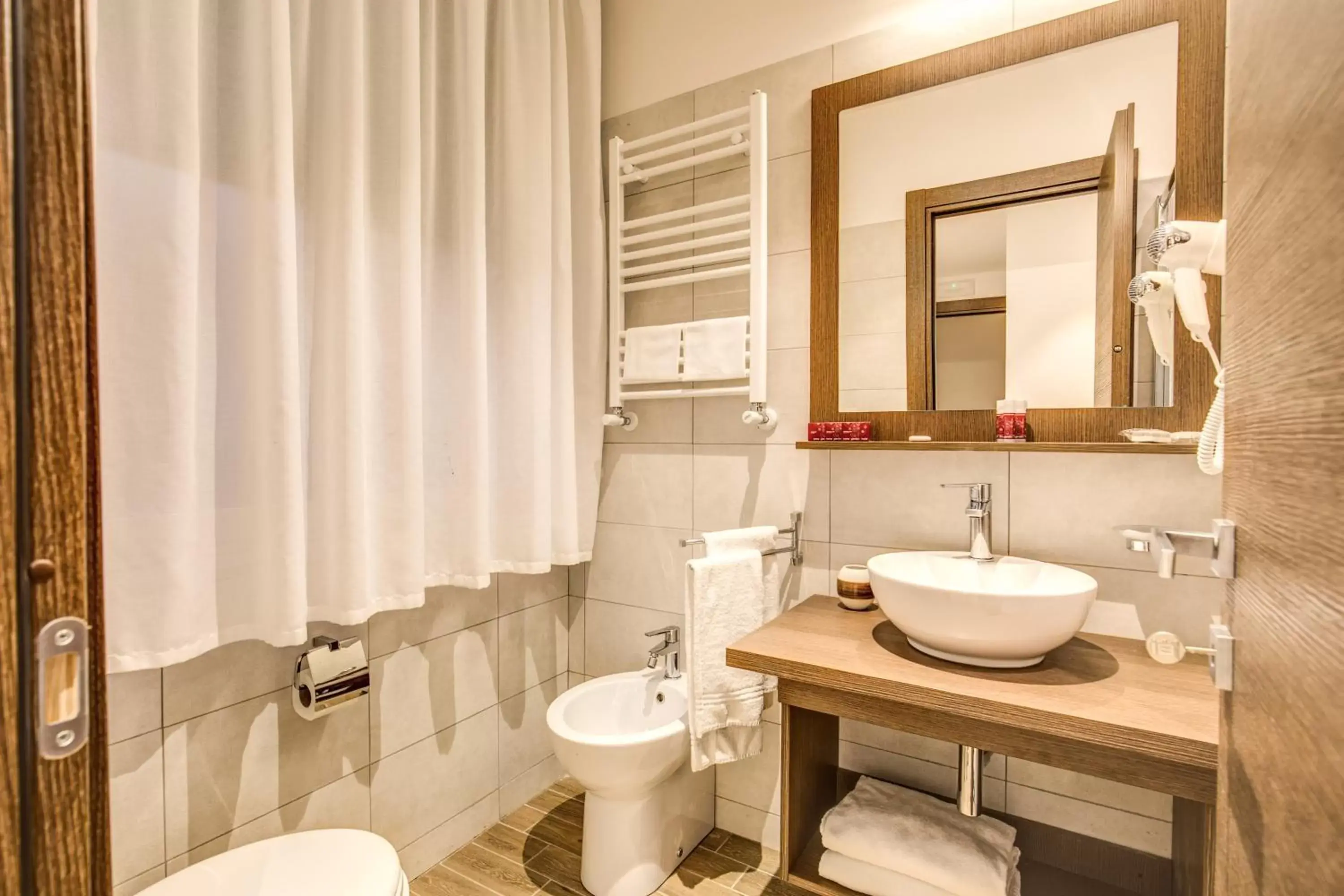 Bathroom in Rome Garden Hotel