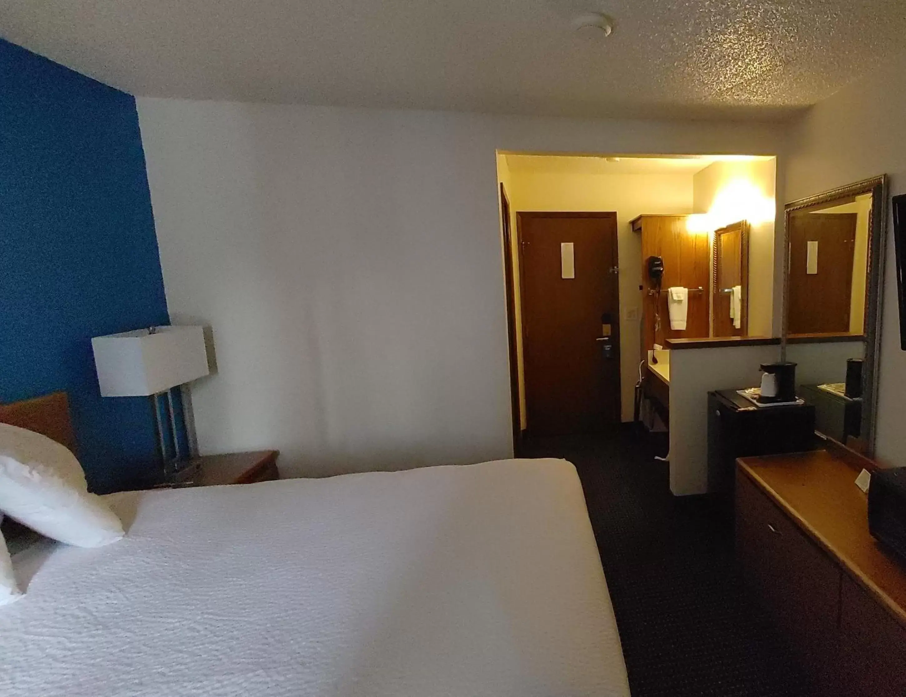 Photo of the whole room, Bed in Days Inn by Wyndham Pocatello University Area