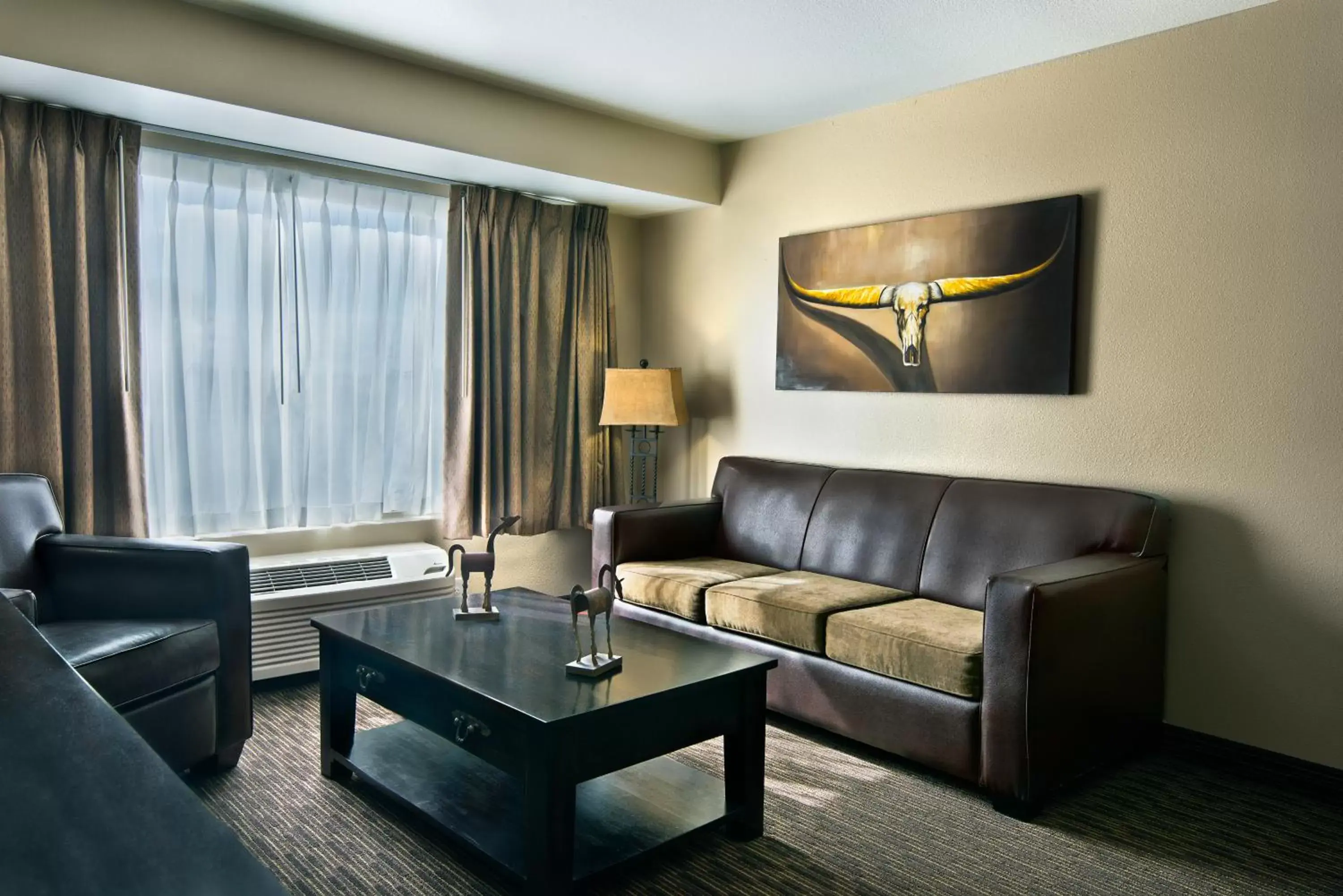 Living room, Seating Area in Oxford Suites Hermiston