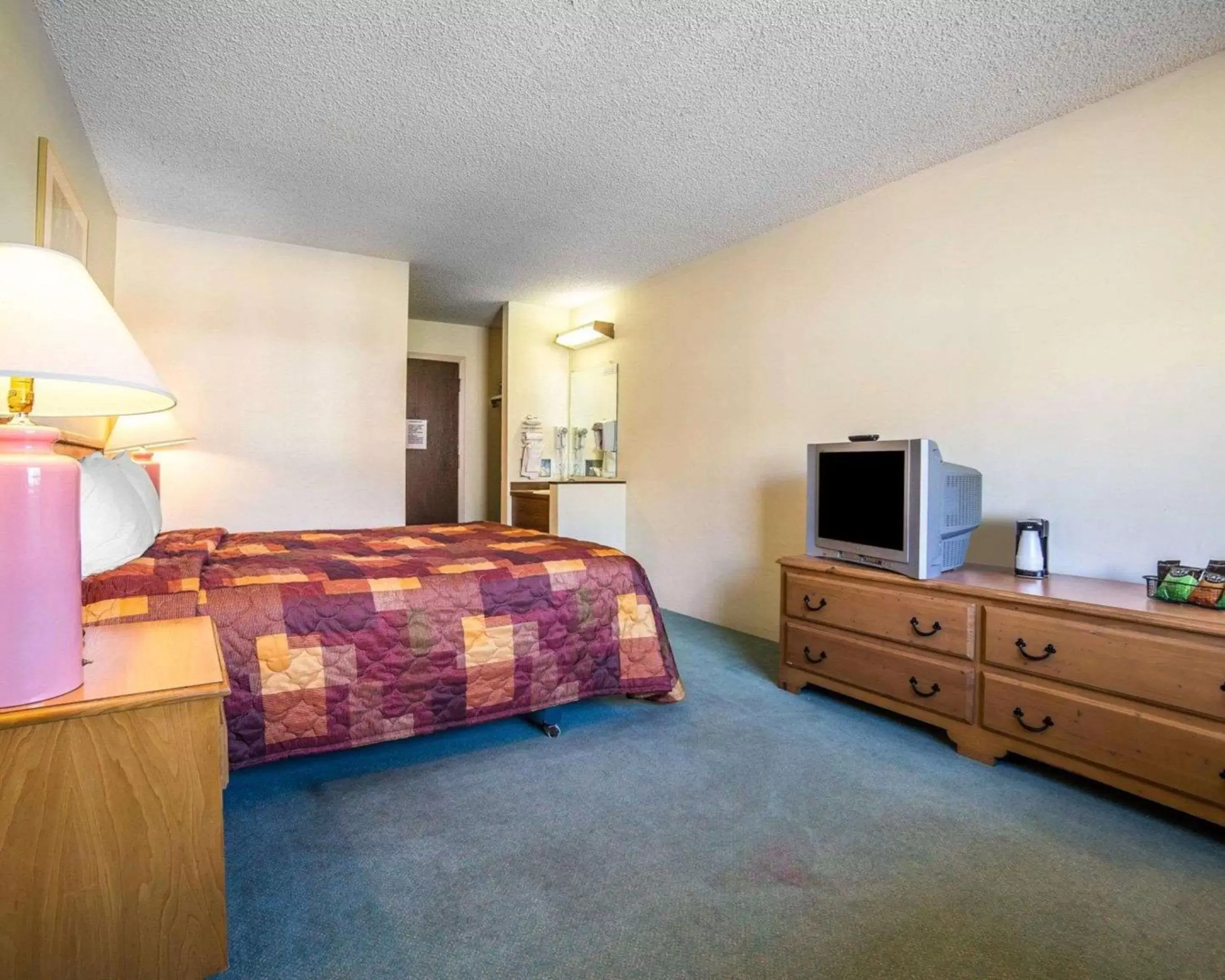 Photo of the whole room, Bed in Rodeway Inn Billings Logan Intl Airport, Near St. Vincent Hospital