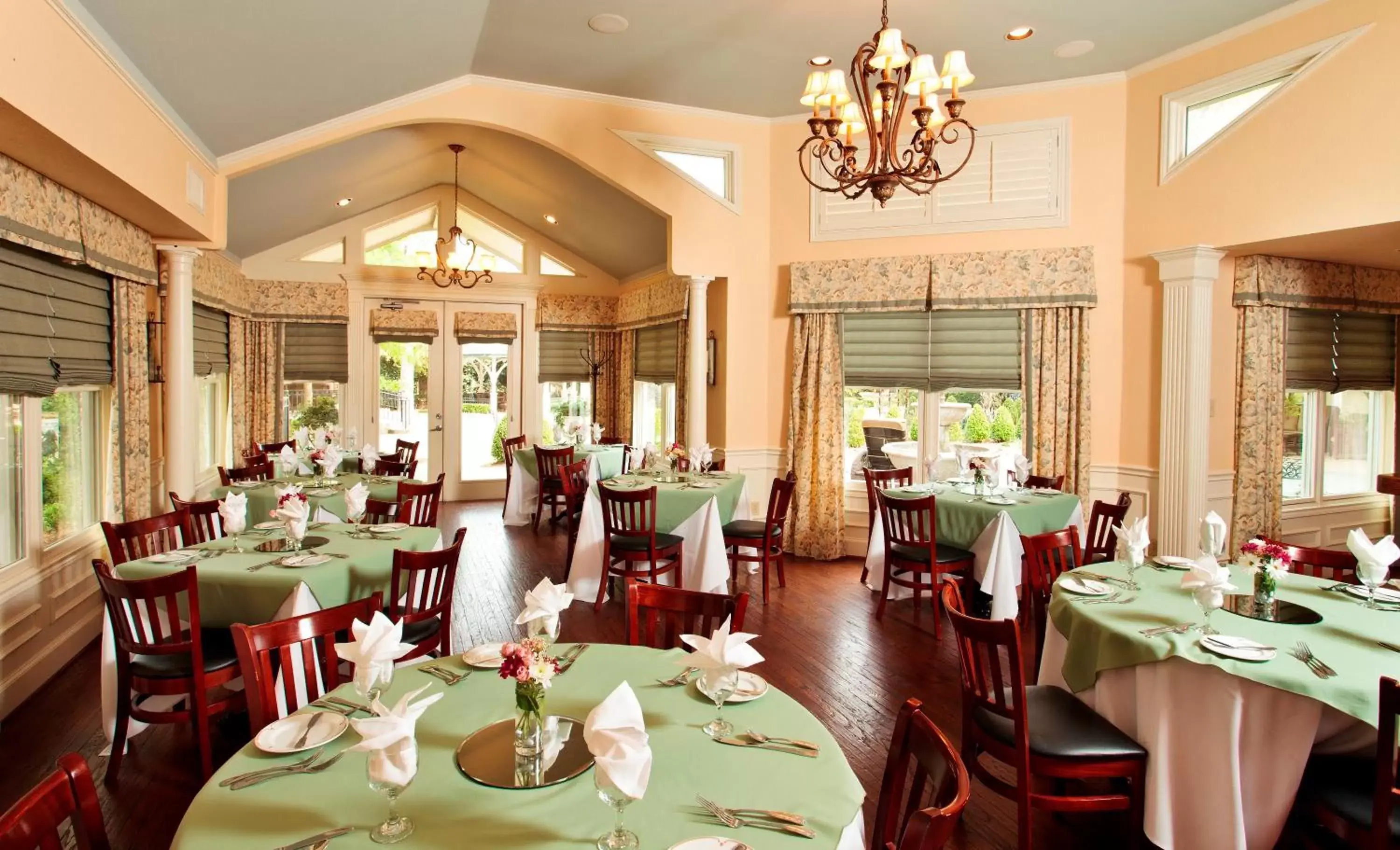 Banquet/Function facilities, Restaurant/Places to Eat in The Sanford House Inn & Spa