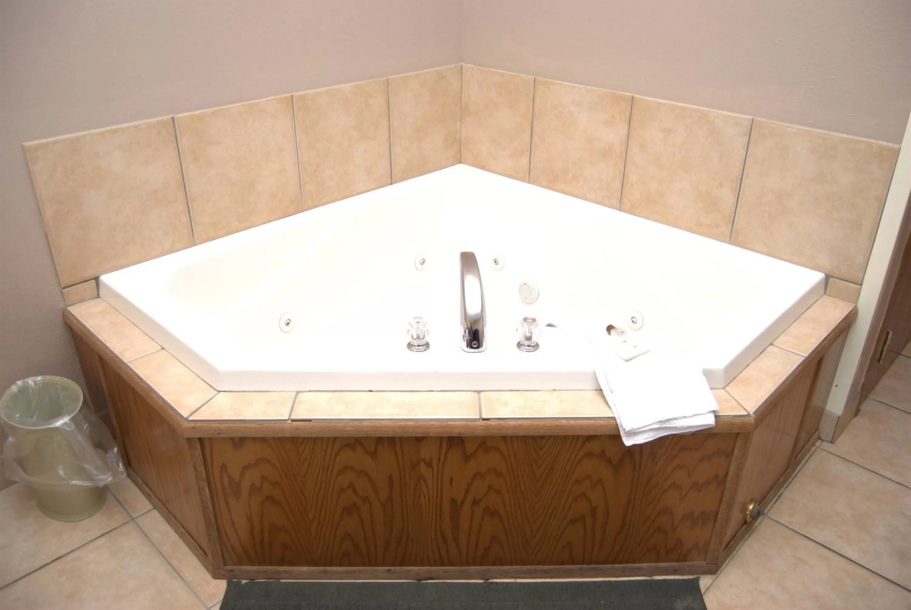 Bath, Bathroom in Commodore Resort