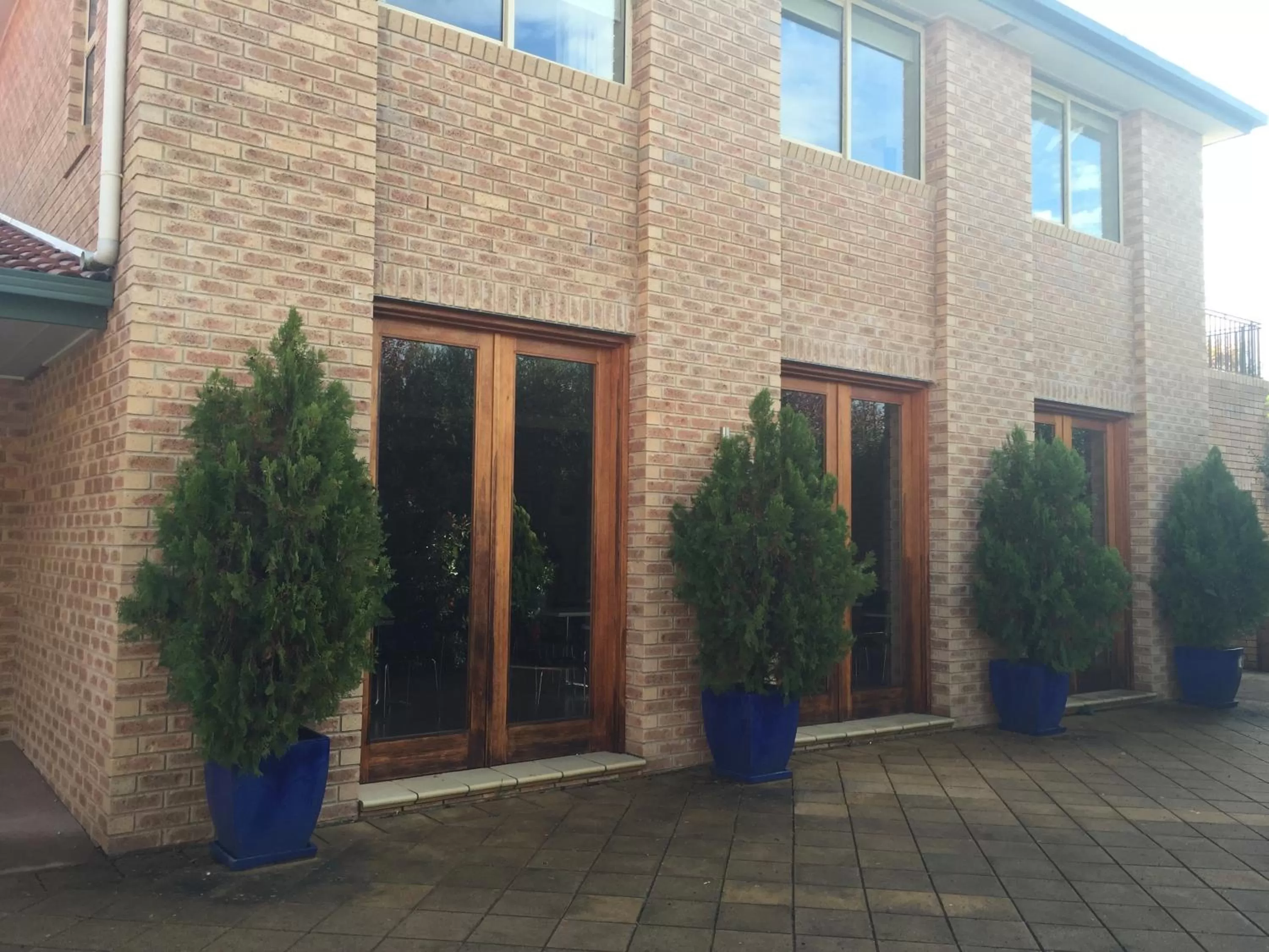 Facade/entrance in Bright on Track