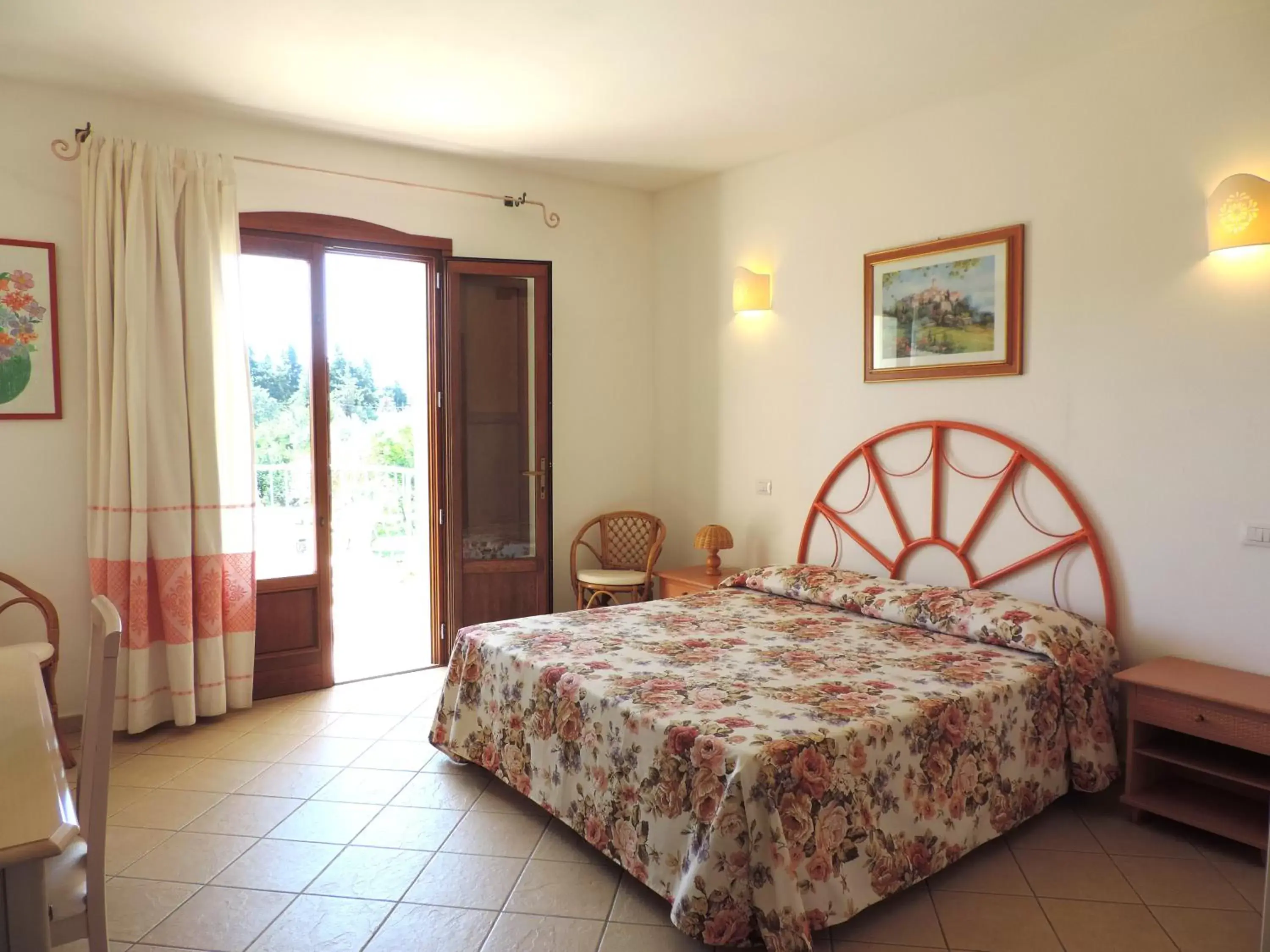 Communal lounge/ TV room, Bed in Hotel Domu Incantada