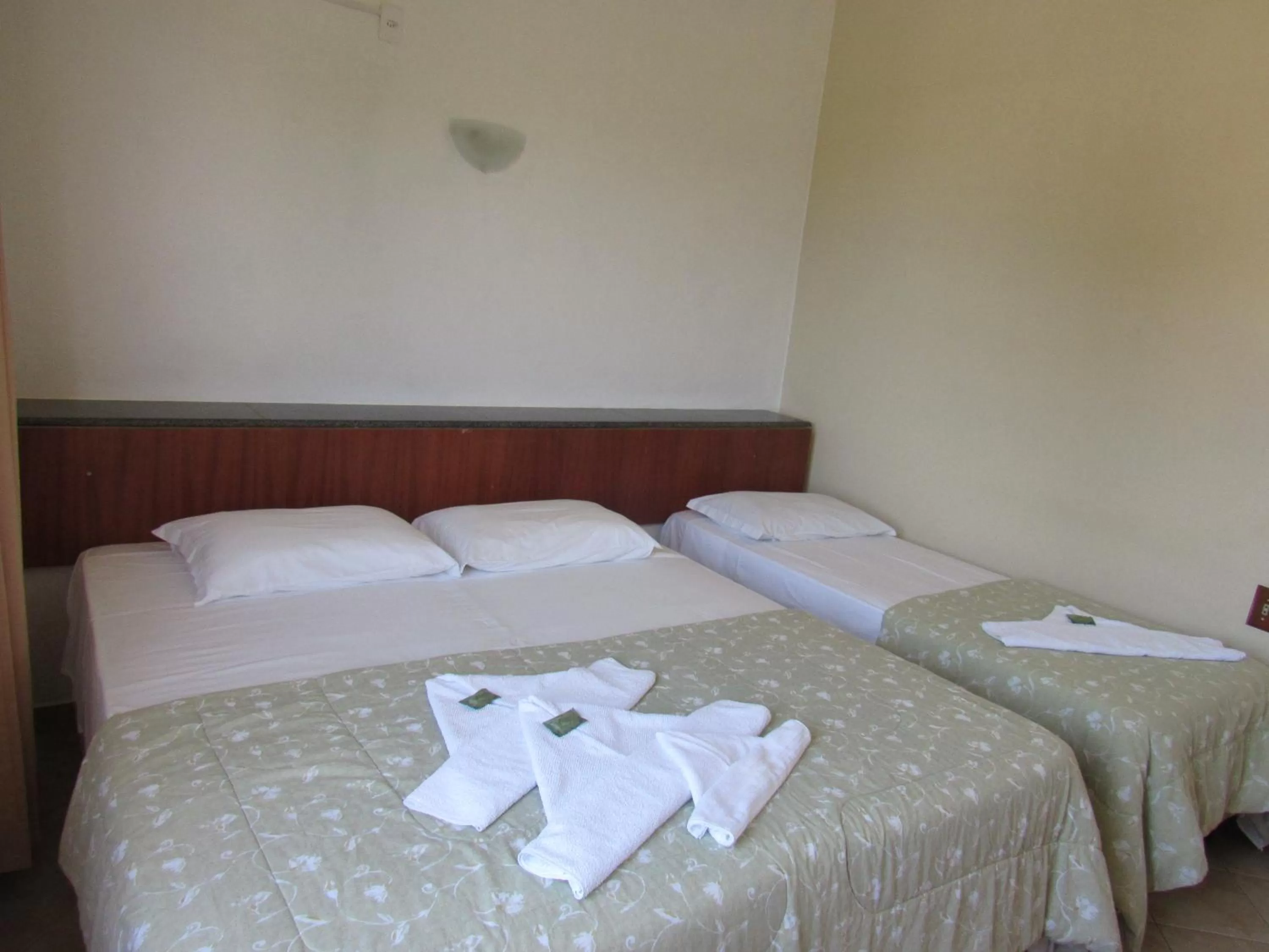 Photo of the whole room, Bed in Pousada Recanto da Barra