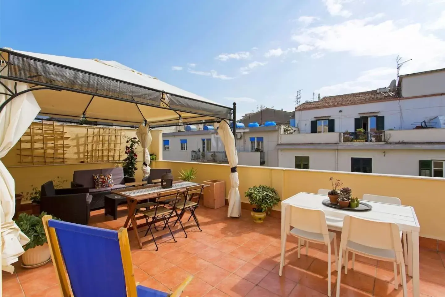 Balcony/Terrace in La terrazza del Sole B&B