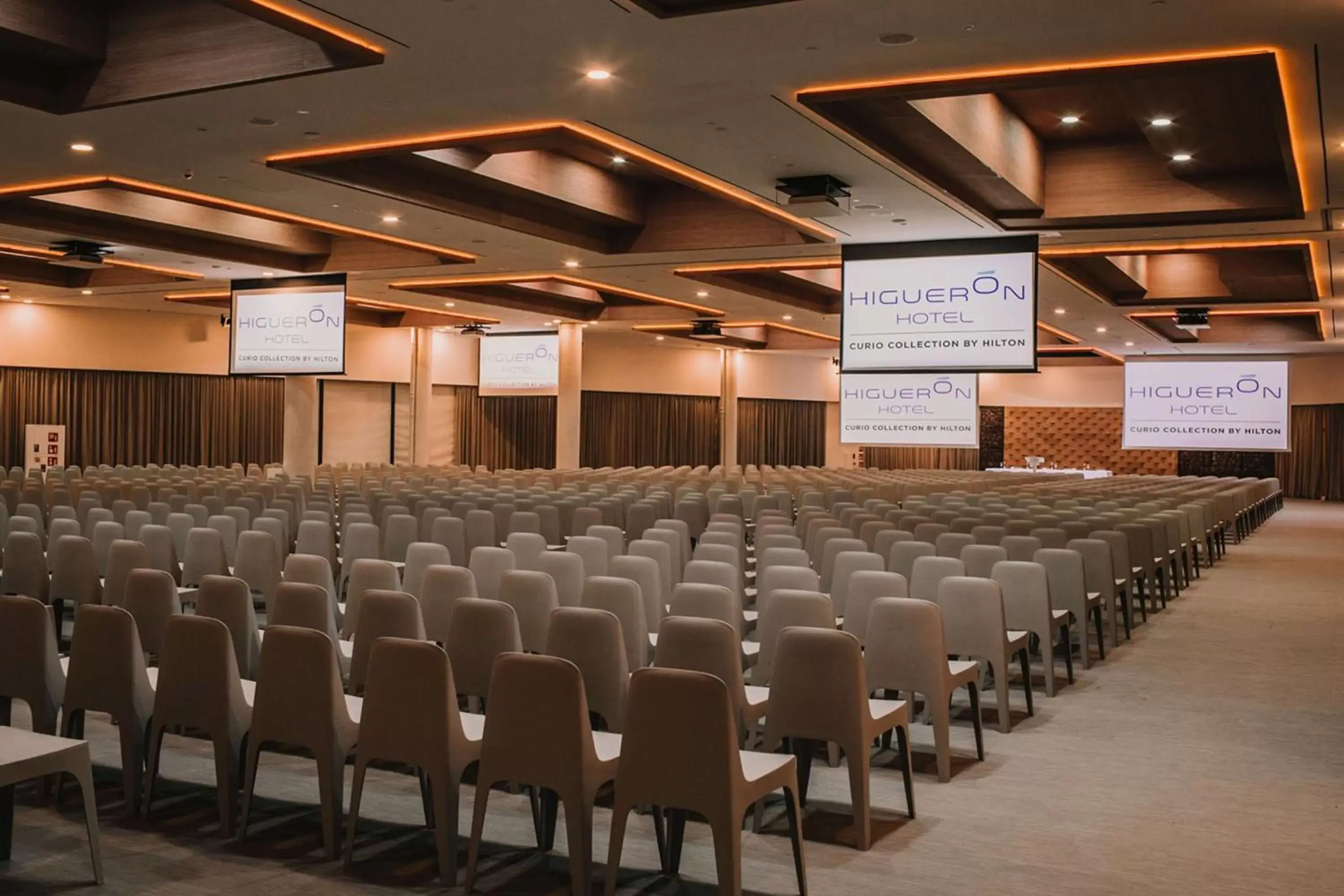 Meeting/conference room in Higuerón Hotel Curio Collection by Hilton