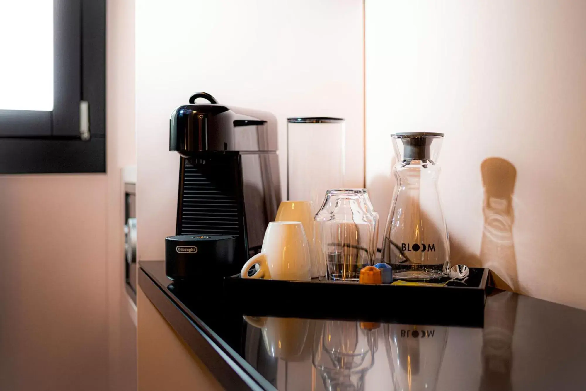 Coffee/tea facilities, Kitchen/Kitchenette in BLOOM Boutique Hotel & Lounge Basel