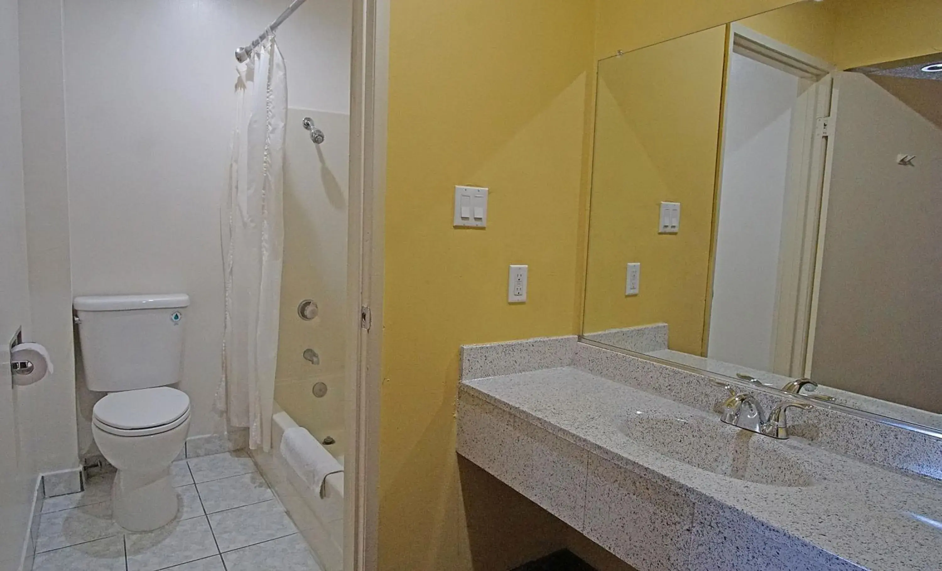 Bathroom in Los Angeles Inn & Suites - LAX