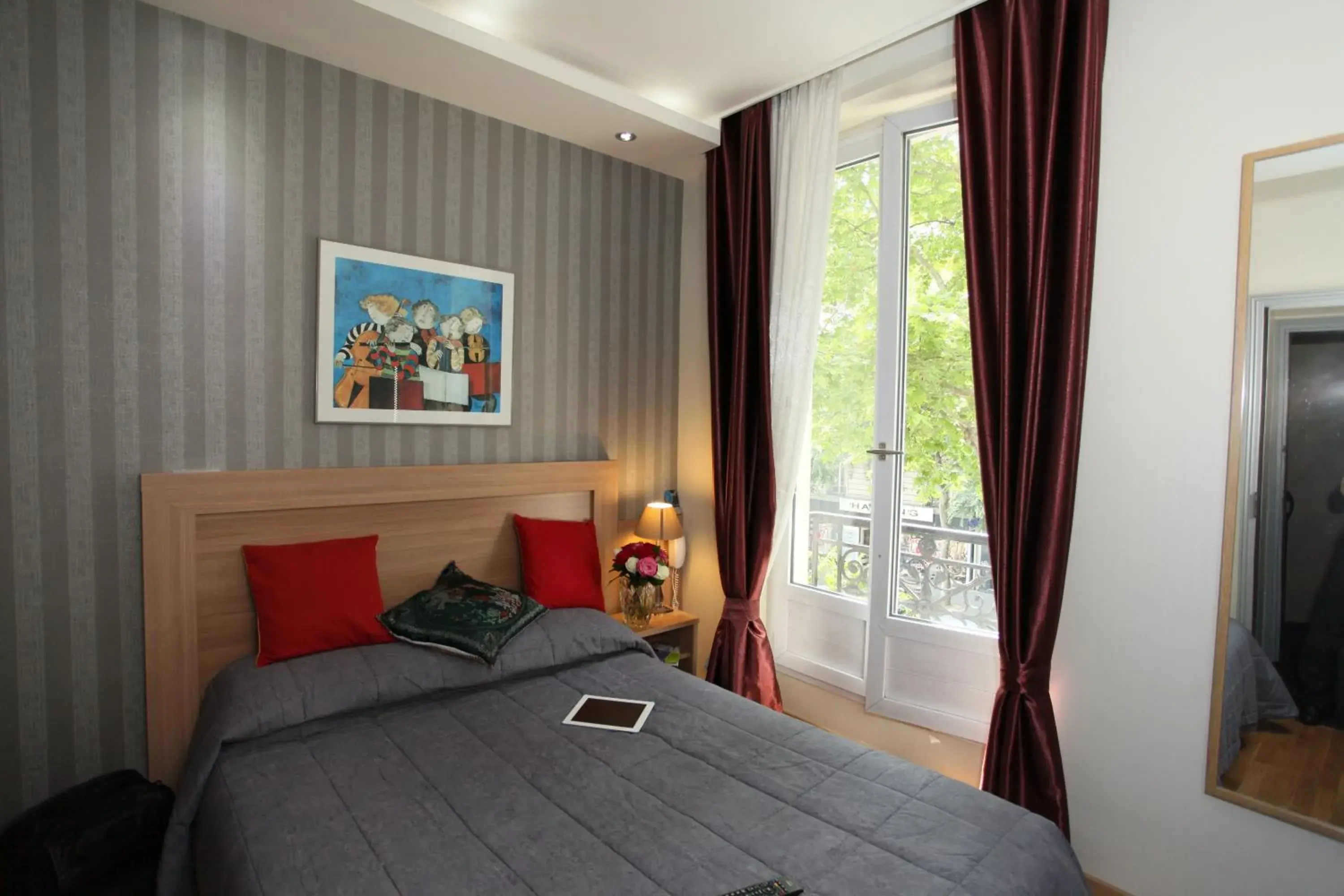 Bedroom, Bed in Hôtel Alane