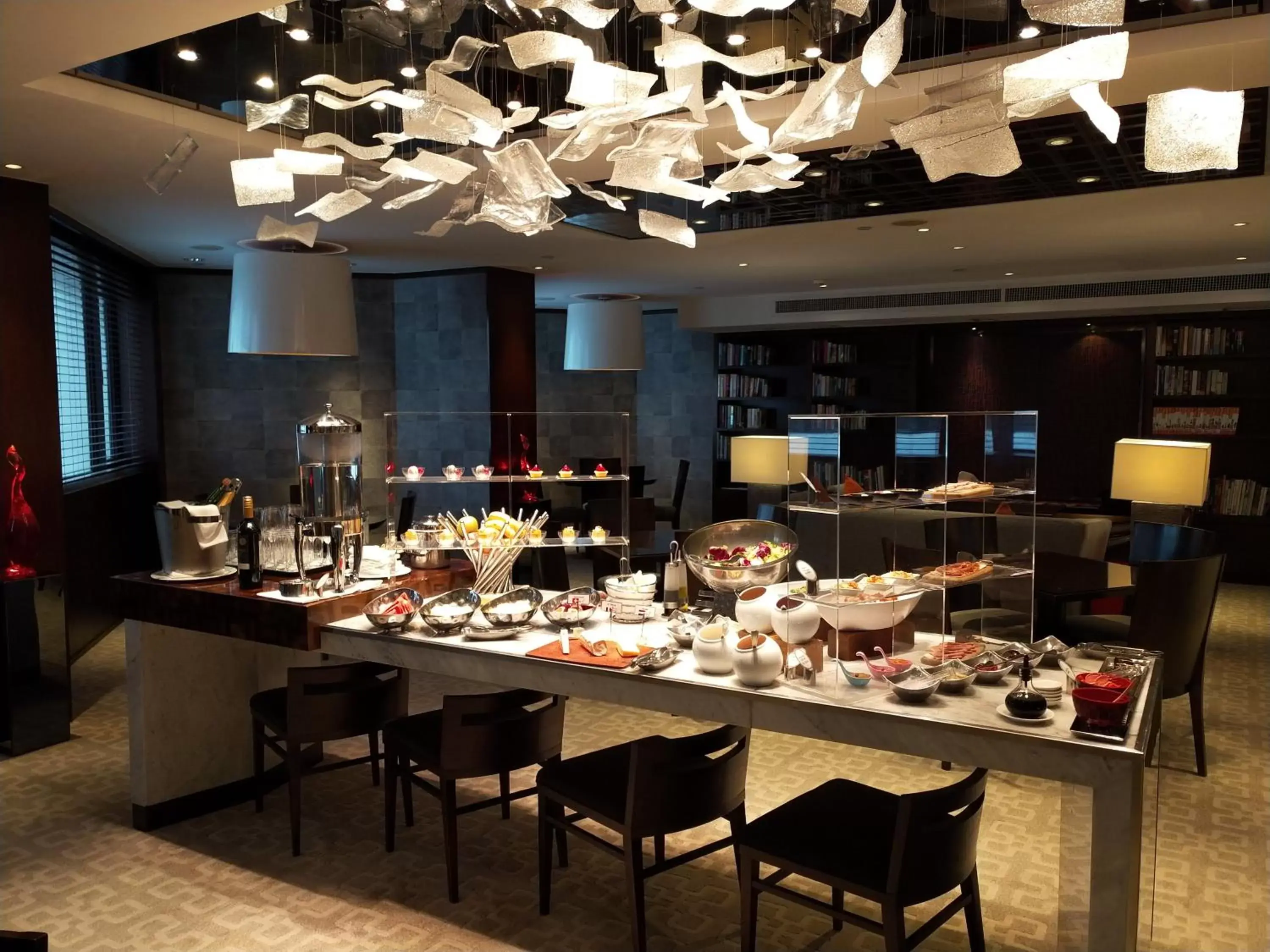 Lounge or bar, Restaurant/Places to Eat in Gateway Hotel, Marco Polo