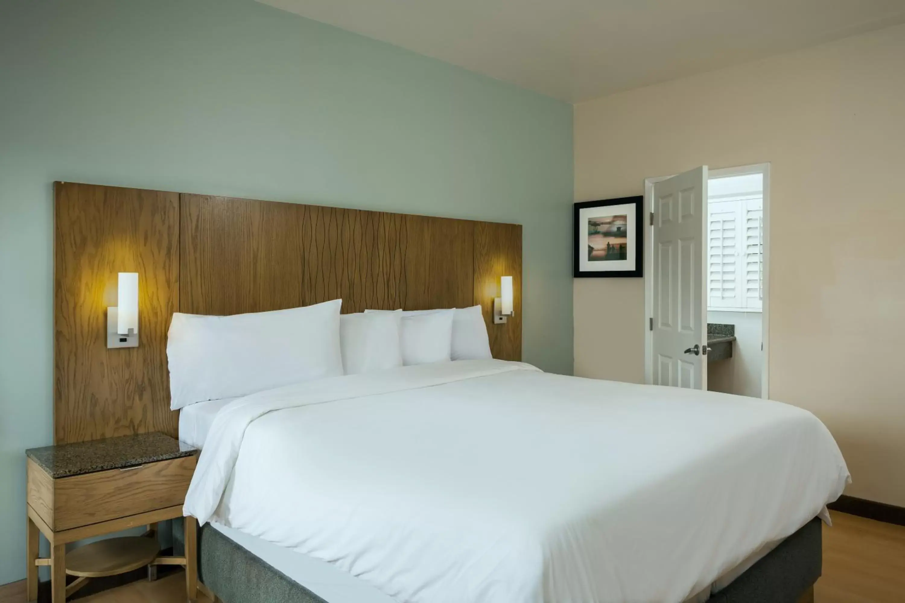 Photo of the whole room, Bed in PB Surf Beachside Inn Photo of the whole room, Bed in PB Surf Beachside Inn