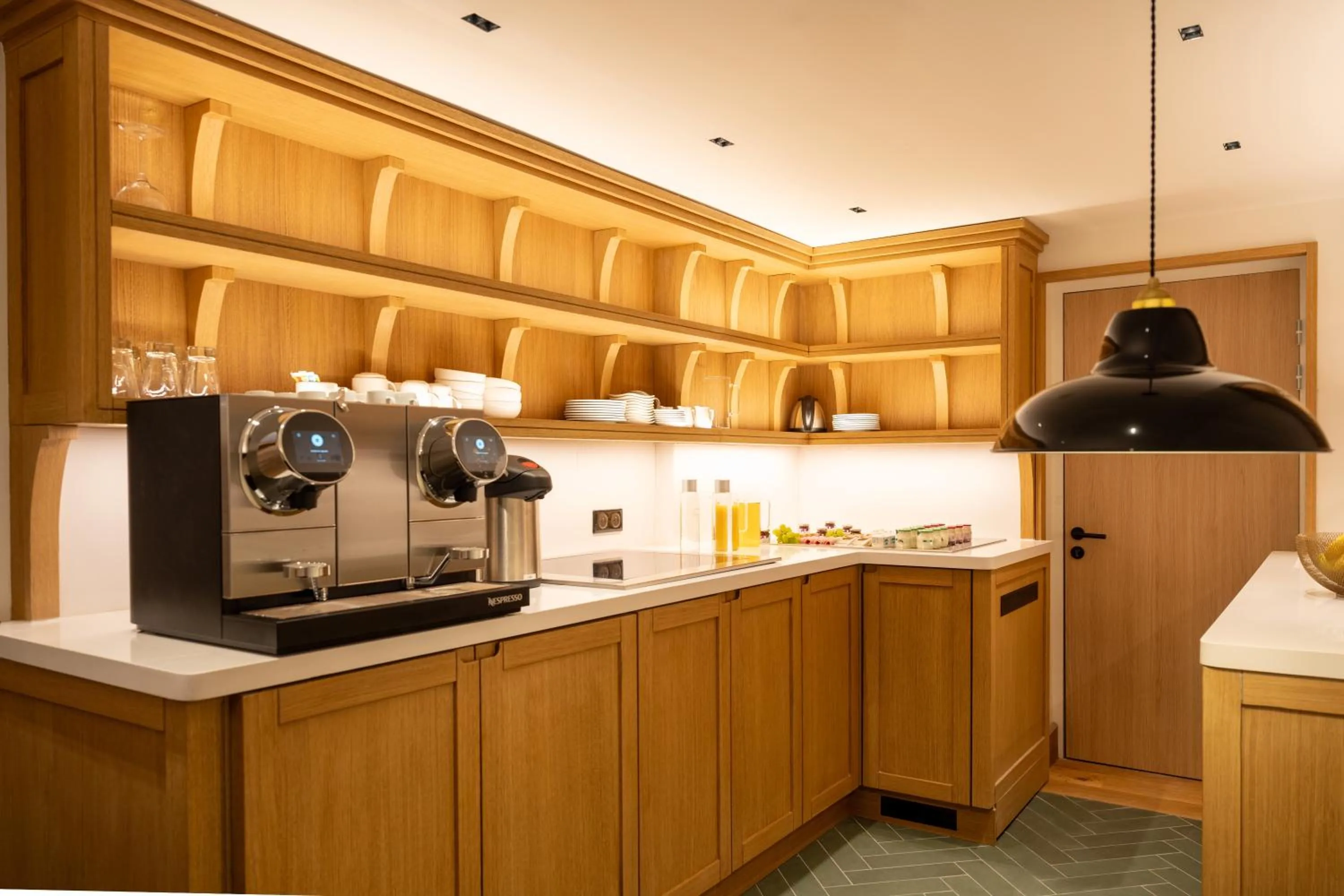 Breakfast in Esteem Tour Eiffel