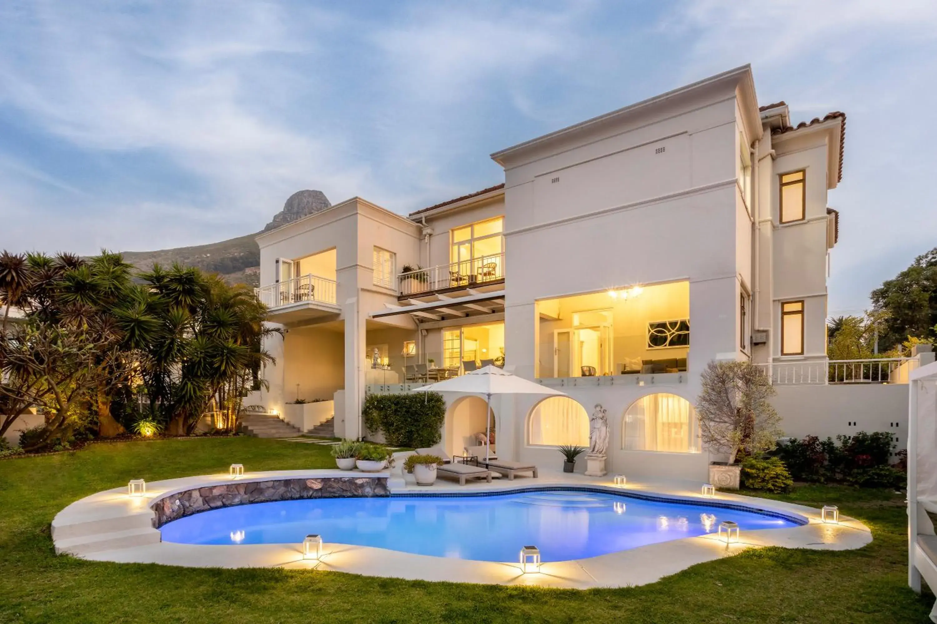 Property Building in The Clarendon - Fresnaye