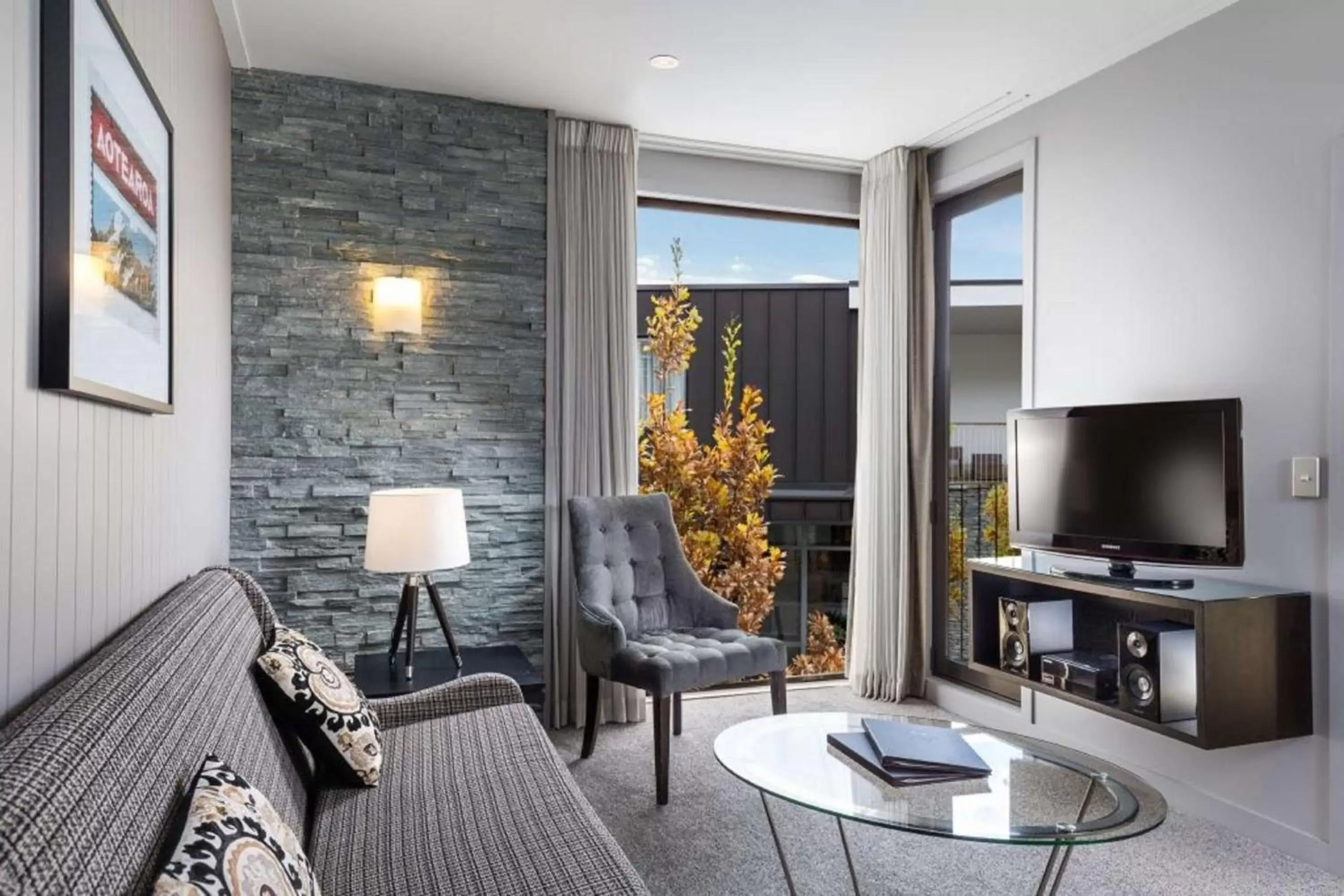 Bedroom, Seating Area in DoubleTree by Hilton Queenstown