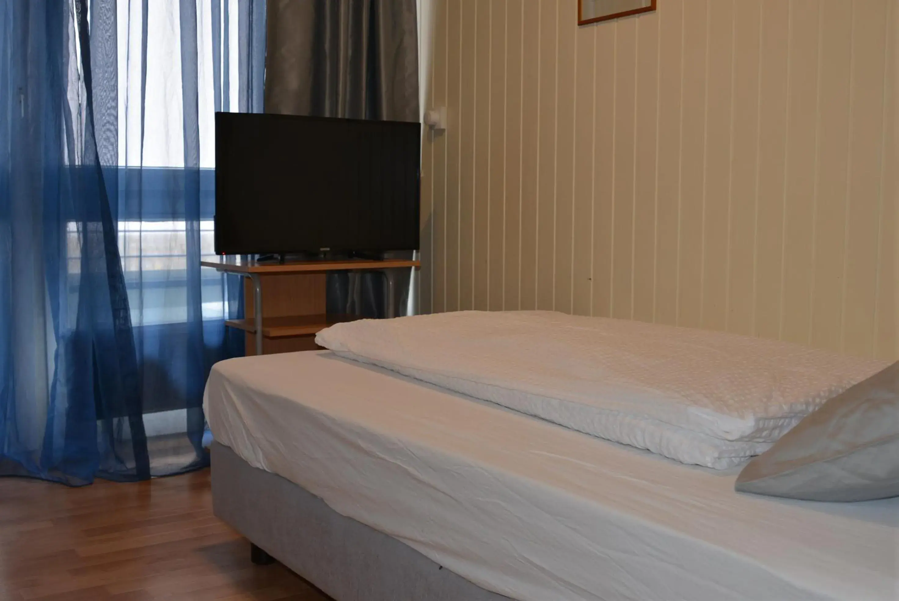 Bed, TV/Entertainment Center in Hotel Hages