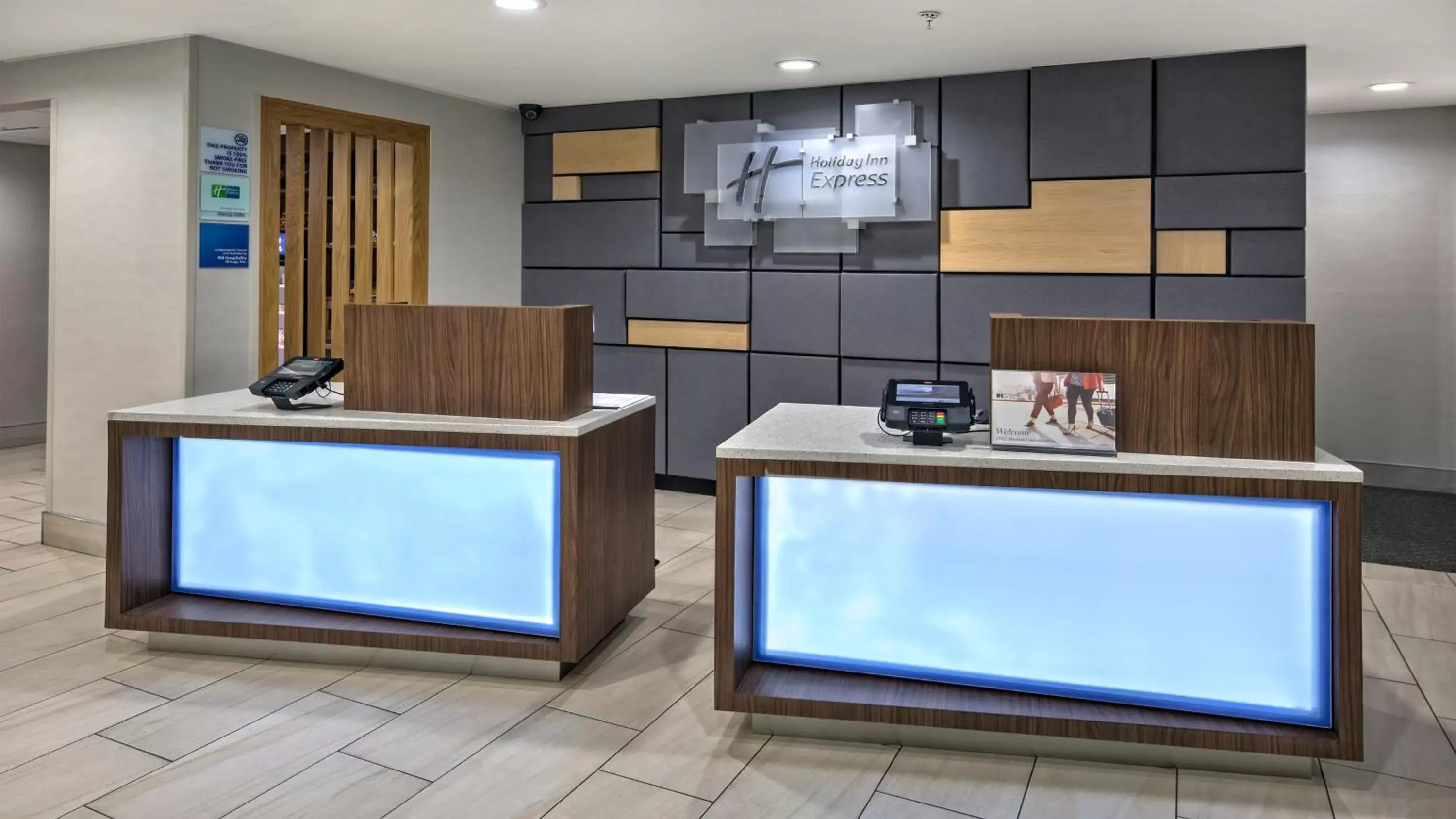Property building, Lobby/Reception in Holiday Inn Express & Suites Crossville, an IHG Hotel