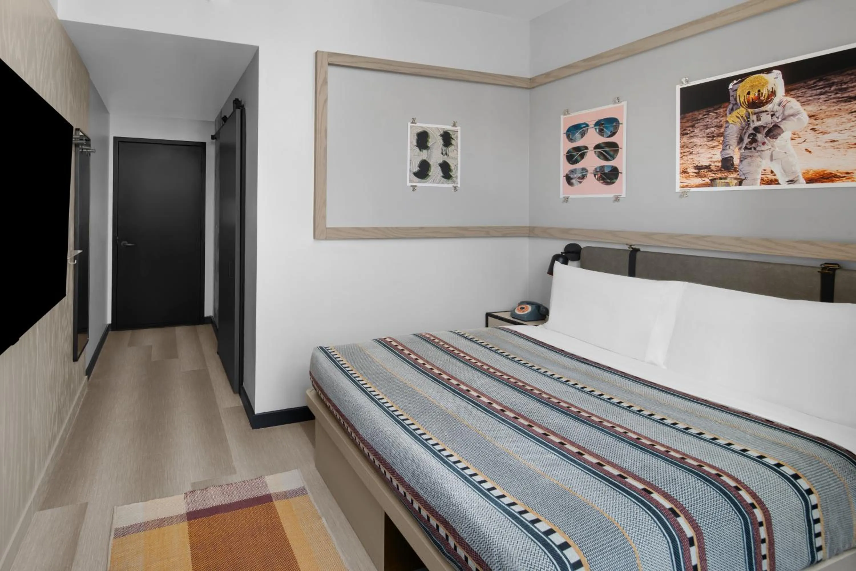 Bed in Moxy Houston Downtown