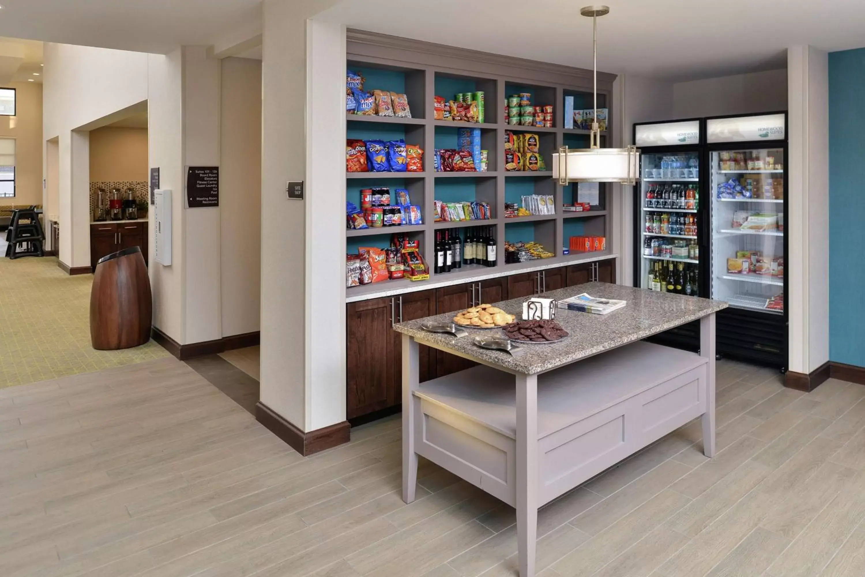 Dining area in Homewood Suites by Hilton Cincinnati/Mason