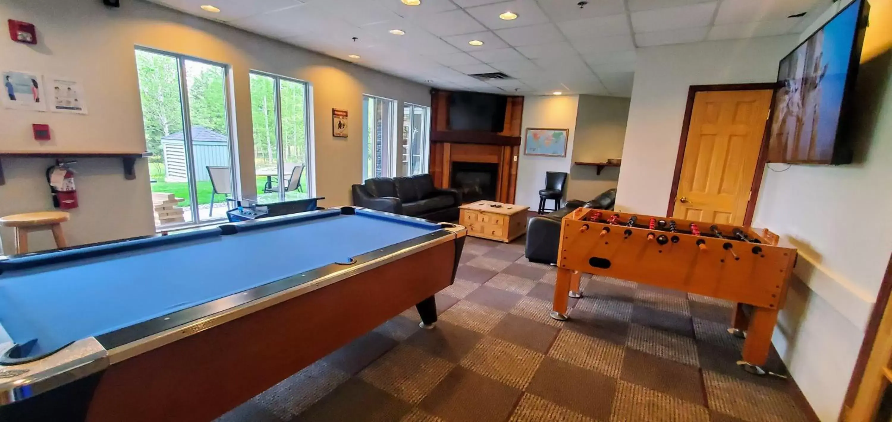 Game Room, Billiards in Sunset Mountain Inn