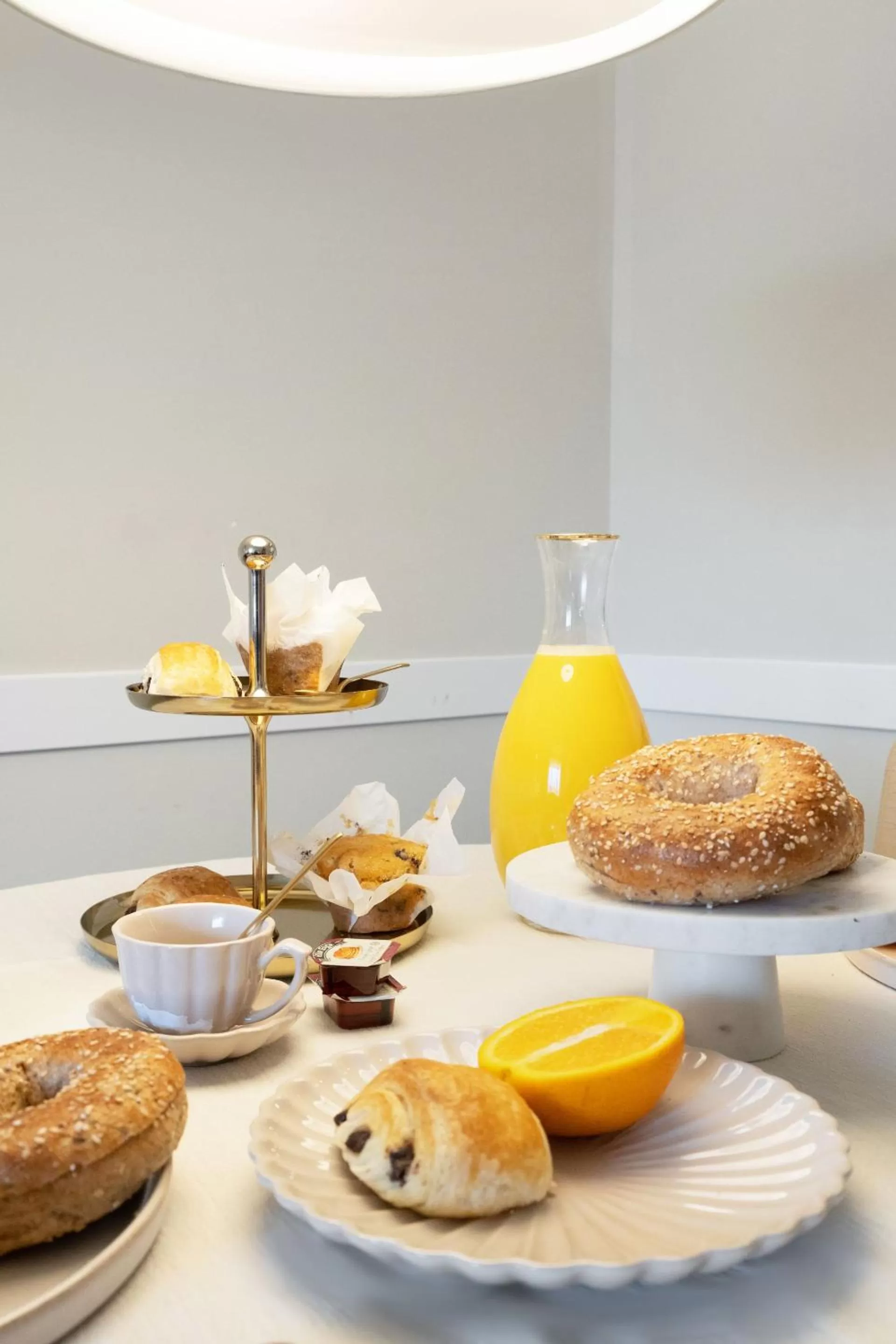 Breakfast in Hôtel 2170 Lincoln Downtown Montreal