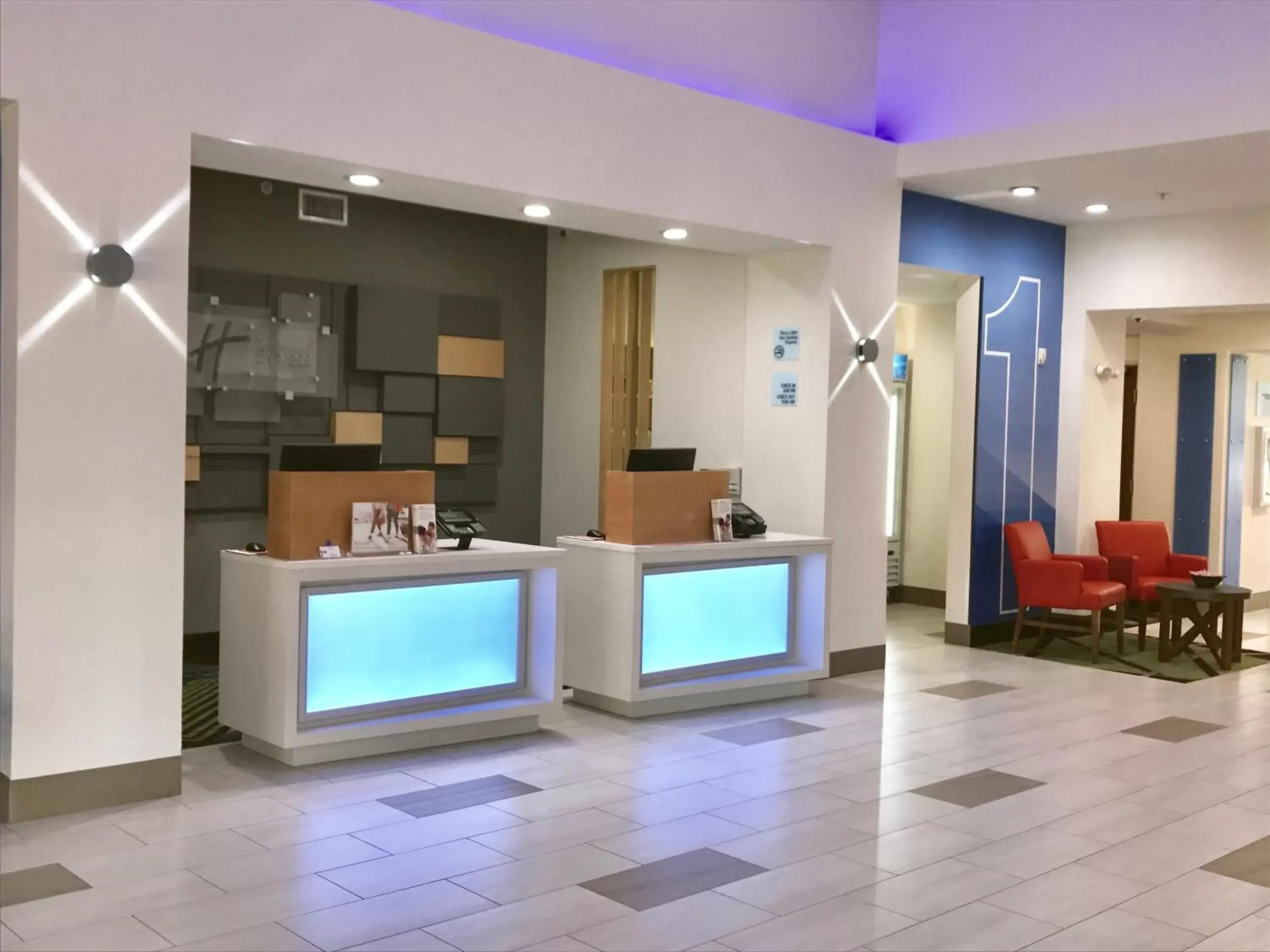 Lobby or reception, Lobby/Reception in Holiday Inn Express & Suites., an IHG Hotel