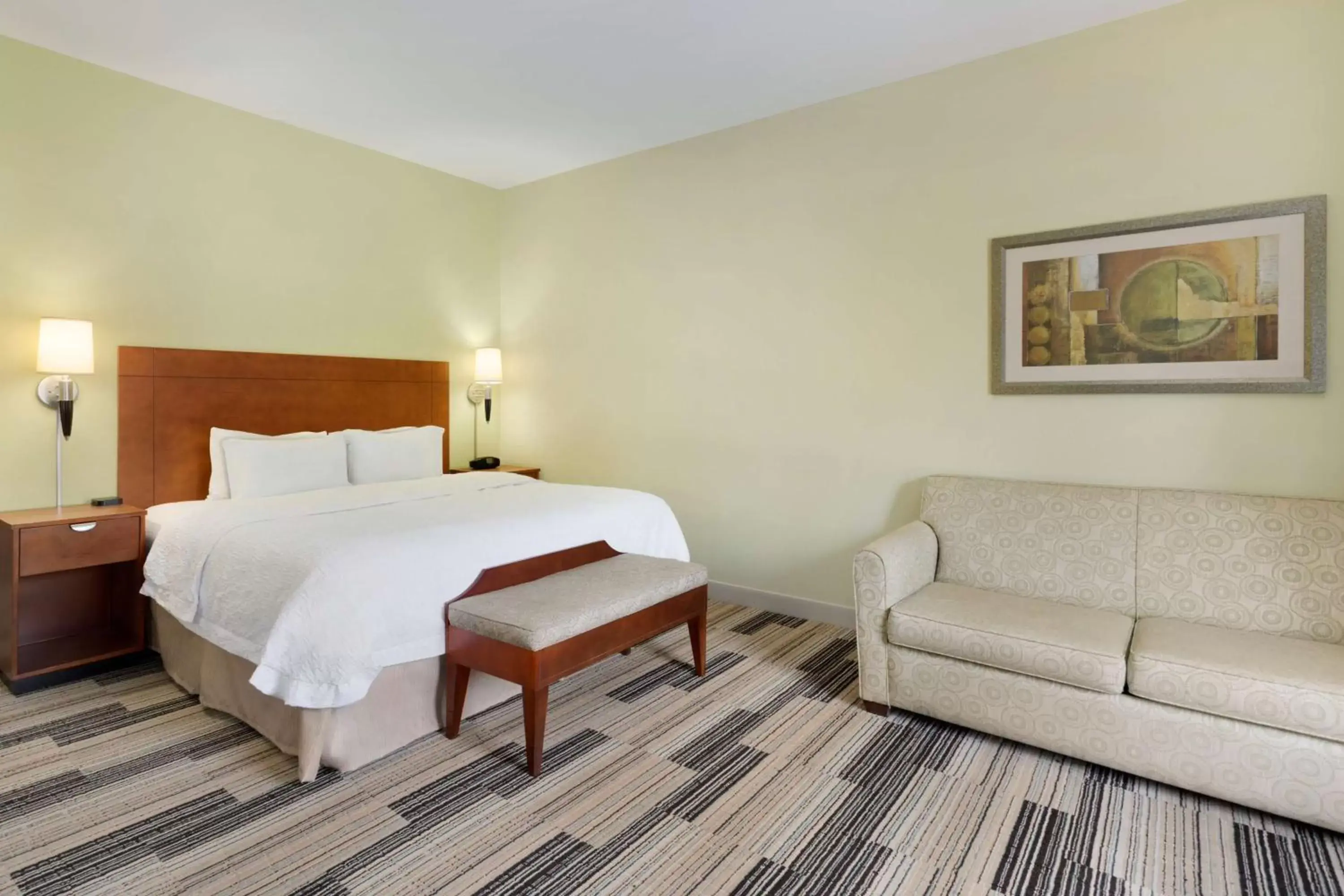 Bed in Hampton Inn & Suites Birmingham Airport Area Bed in Hampton Inn & Suites Birmingham Airport Area