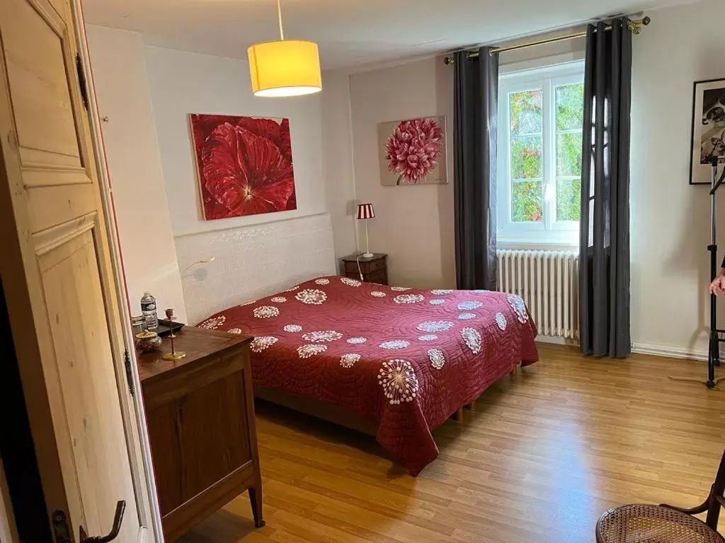 Photo of the whole room, Bed in Chambres d'Hôtes Mado et Lulu